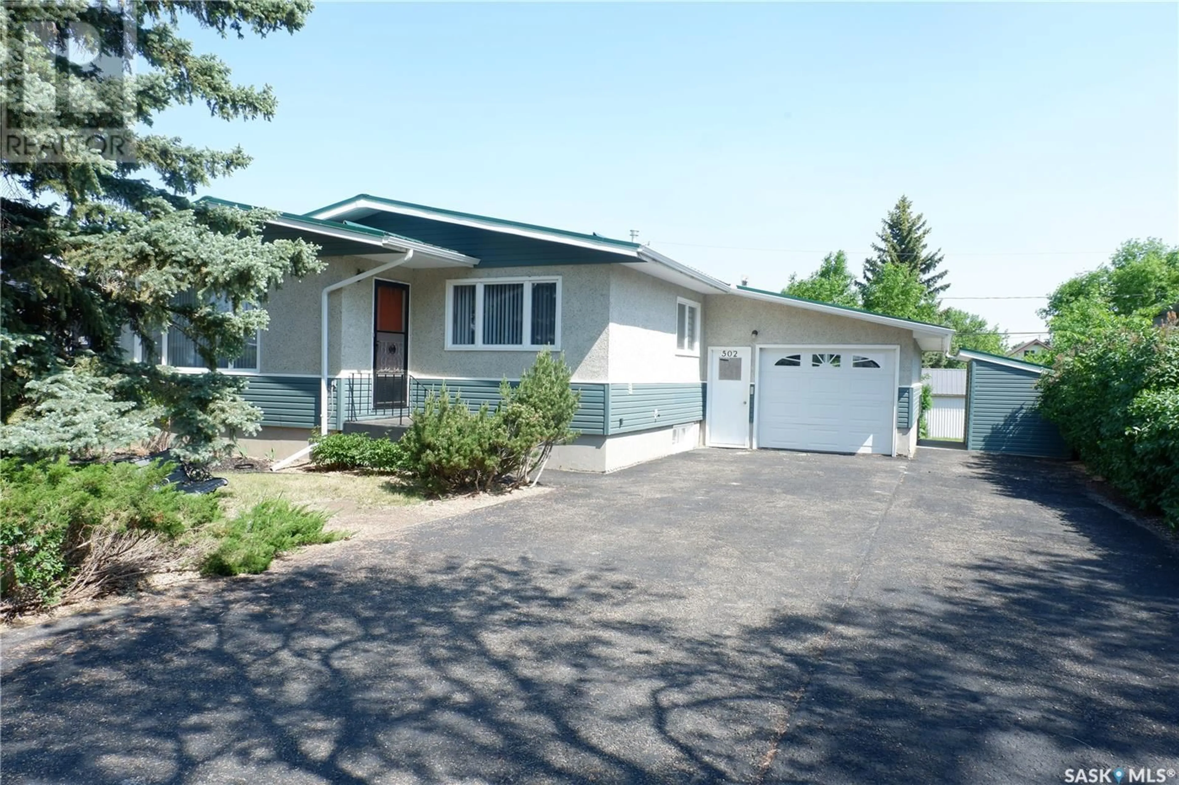 Home with vinyl exterior material, street for 502 6TH AVENUE, Assiniboia Saskatchewan S0H0B0