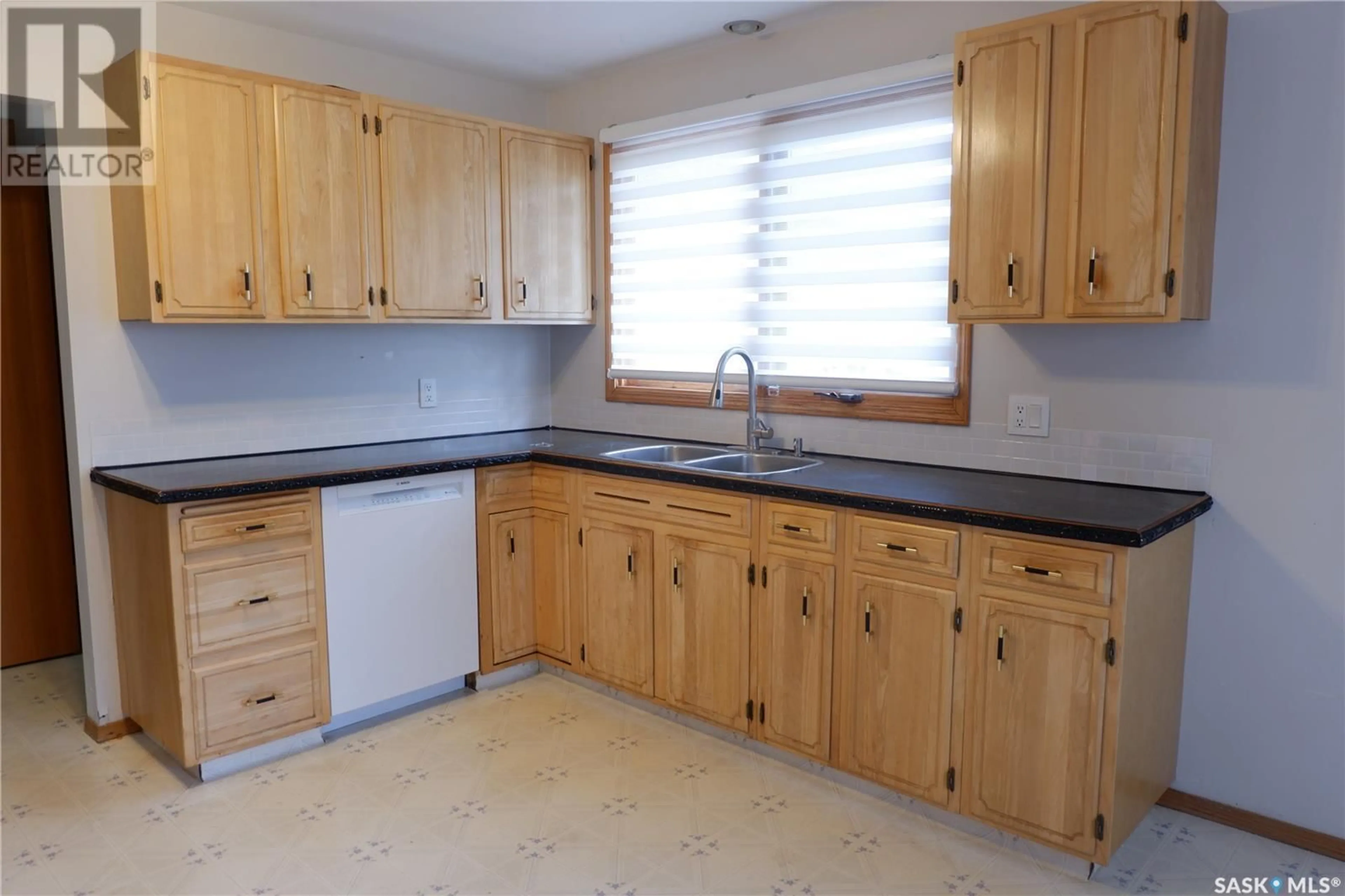 Standard kitchen, unknown for 502 6TH AVENUE, Assiniboia Saskatchewan S0H0B0