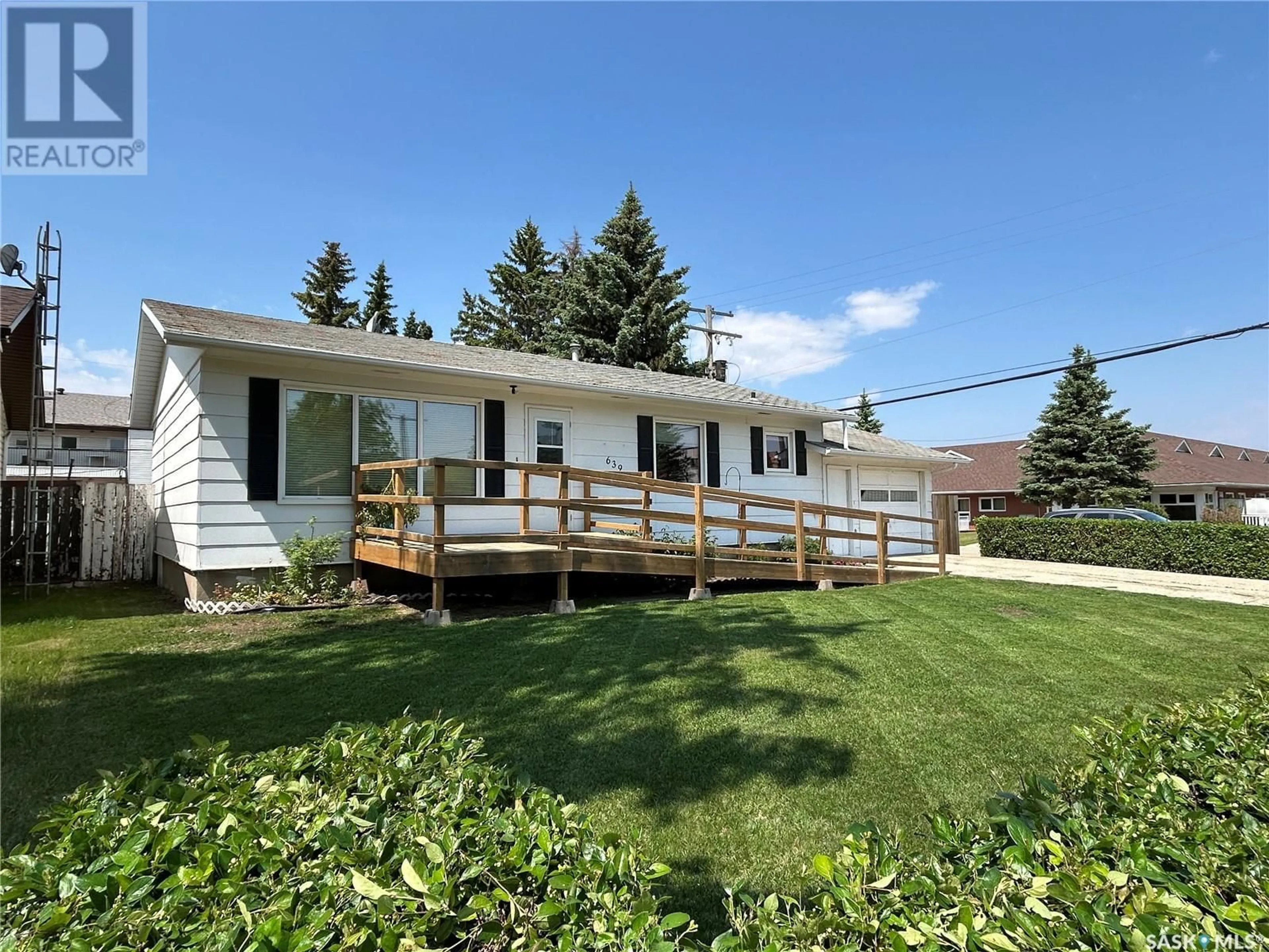Home with vinyl exterior material, street for 639 16TH STREET, Humboldt Saskatchewan S0K2A0