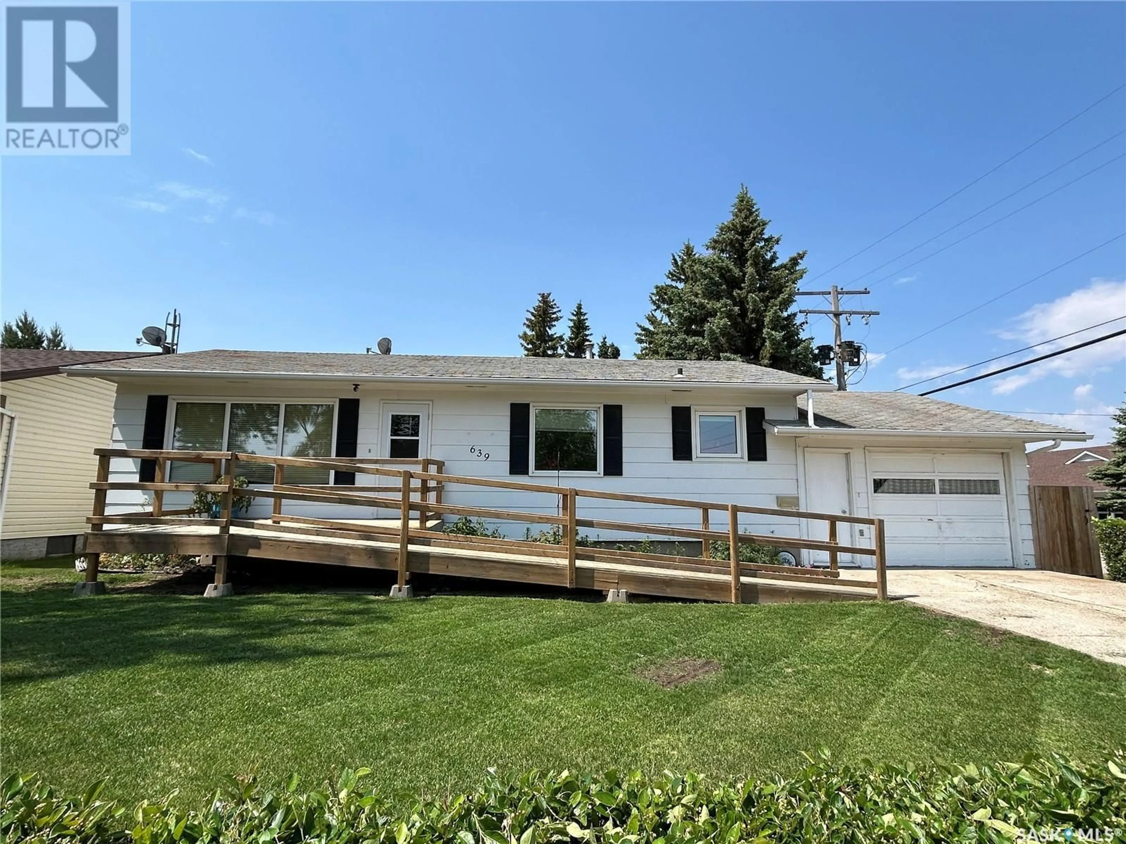 Home with vinyl exterior material, street for 639 16TH STREET, Humboldt Saskatchewan S0K2A0