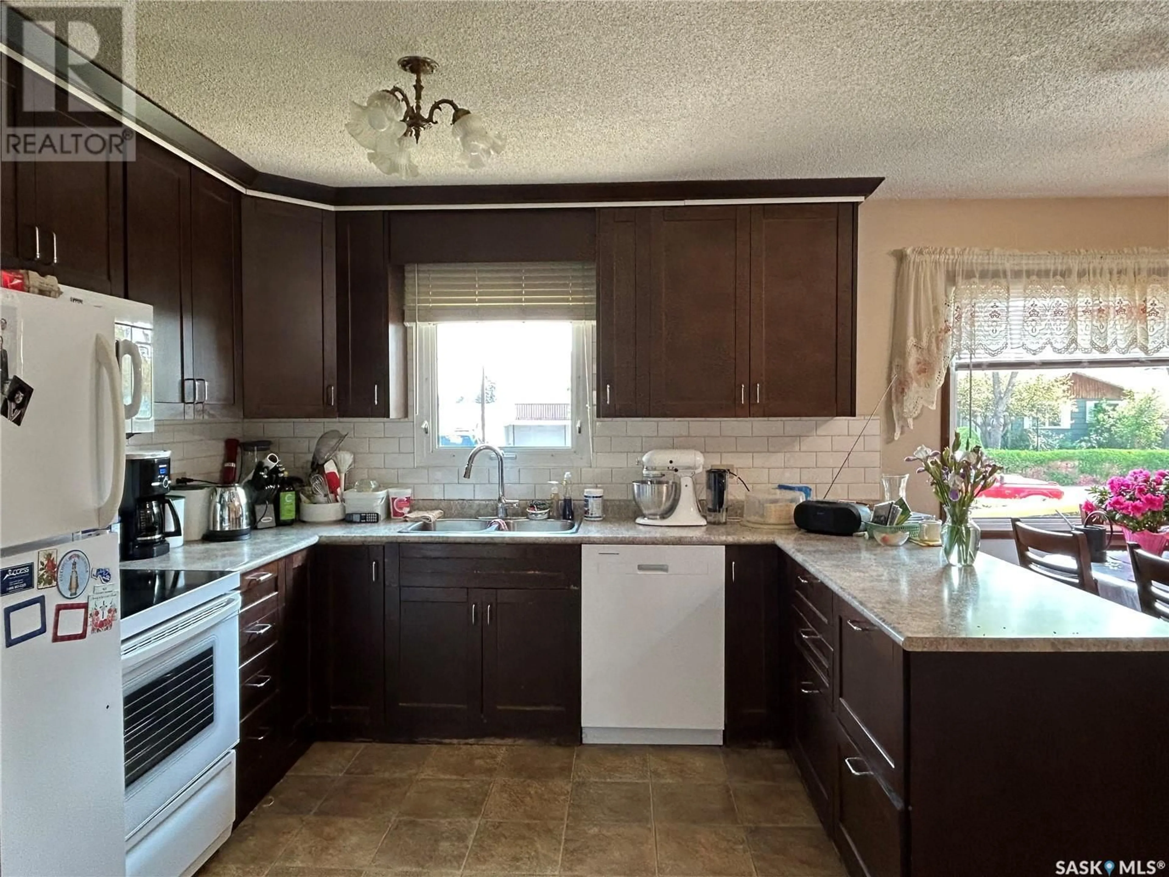 Standard kitchen, unknown for 639 16TH STREET, Humboldt Saskatchewan S0K2A0