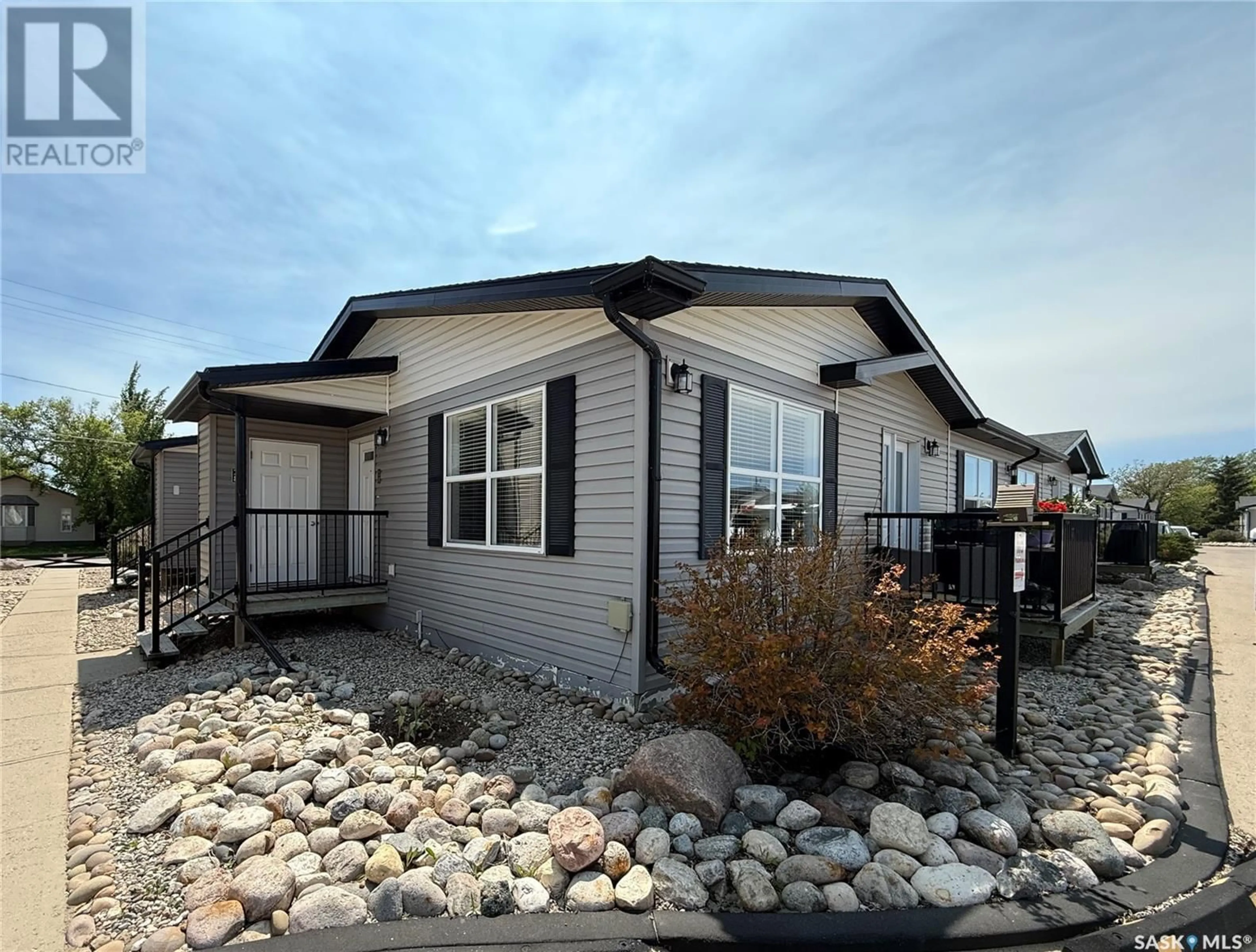 Home with vinyl exterior material, water/lake/river/ocean view for 18 - 1275 SOUTH RAILWAY STREET, Swift Current Saskatchewan S9H5P3