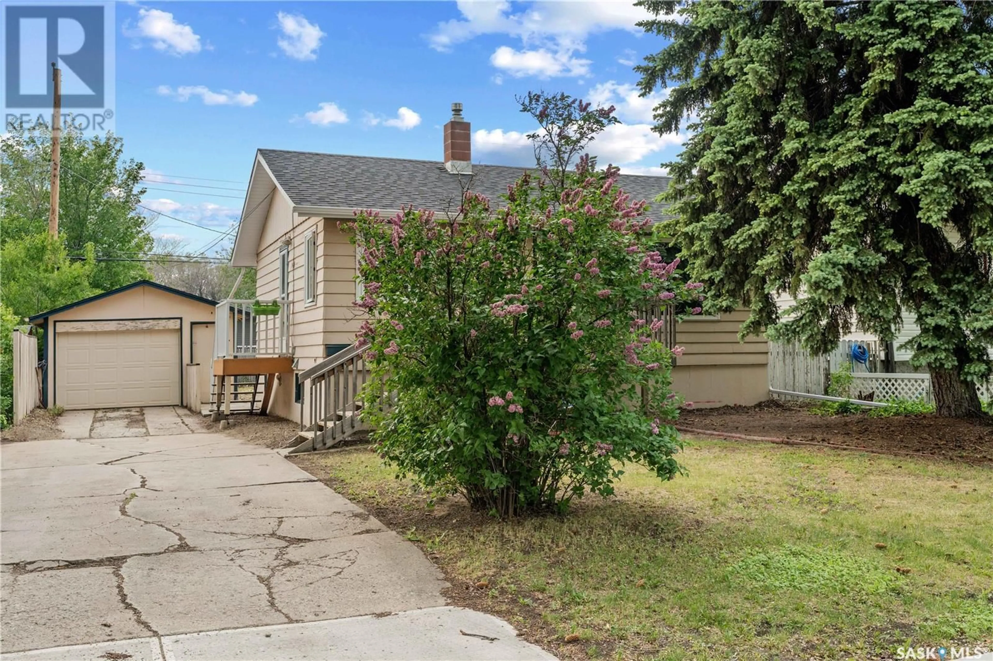 Patio, street for 716 WASCANA STREET, Regina Saskatchewan S4T4H5