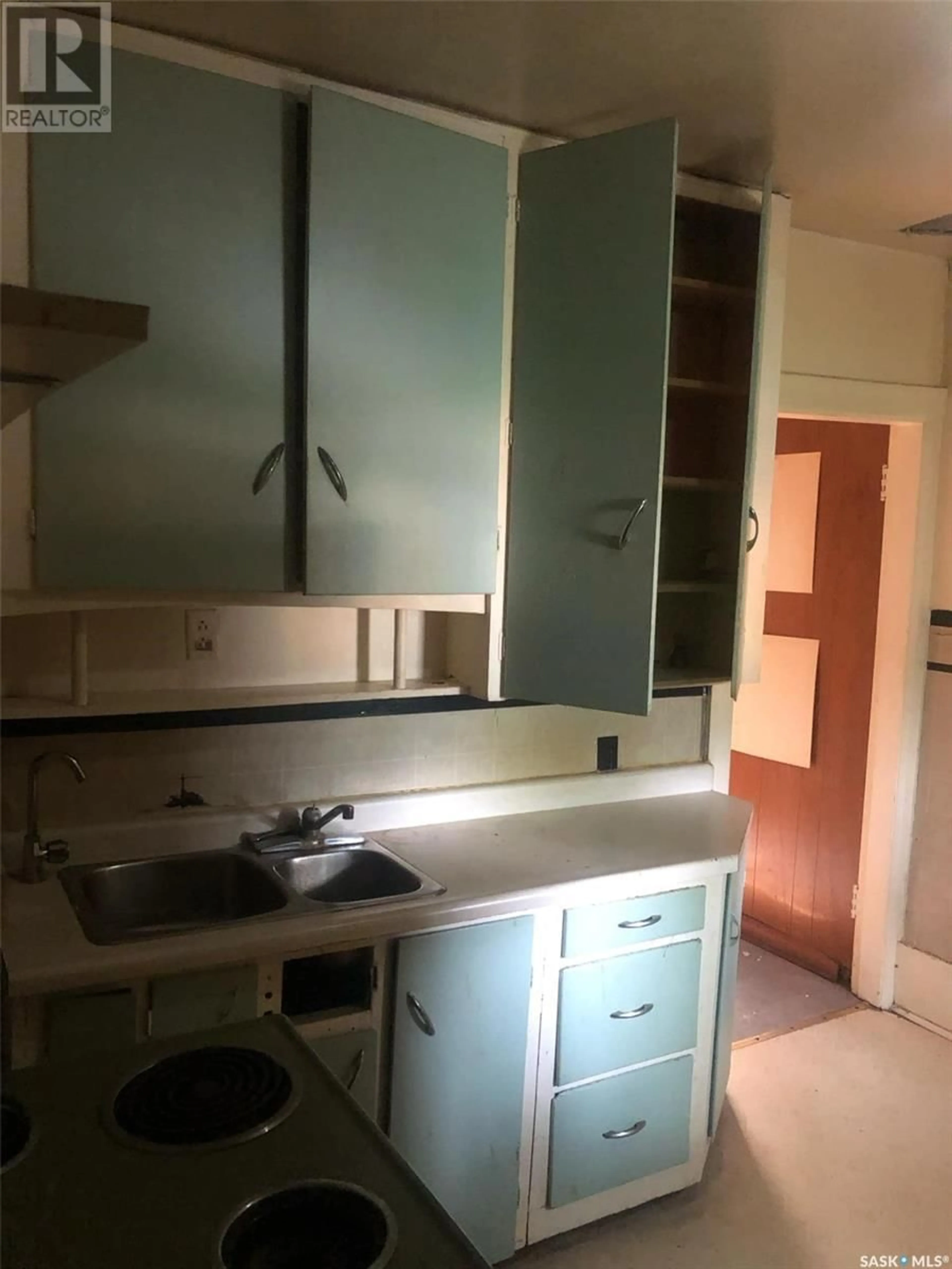 Standard kitchen, unknown for 1116 RAE STREET, Regina Saskatchewan S4T2B8