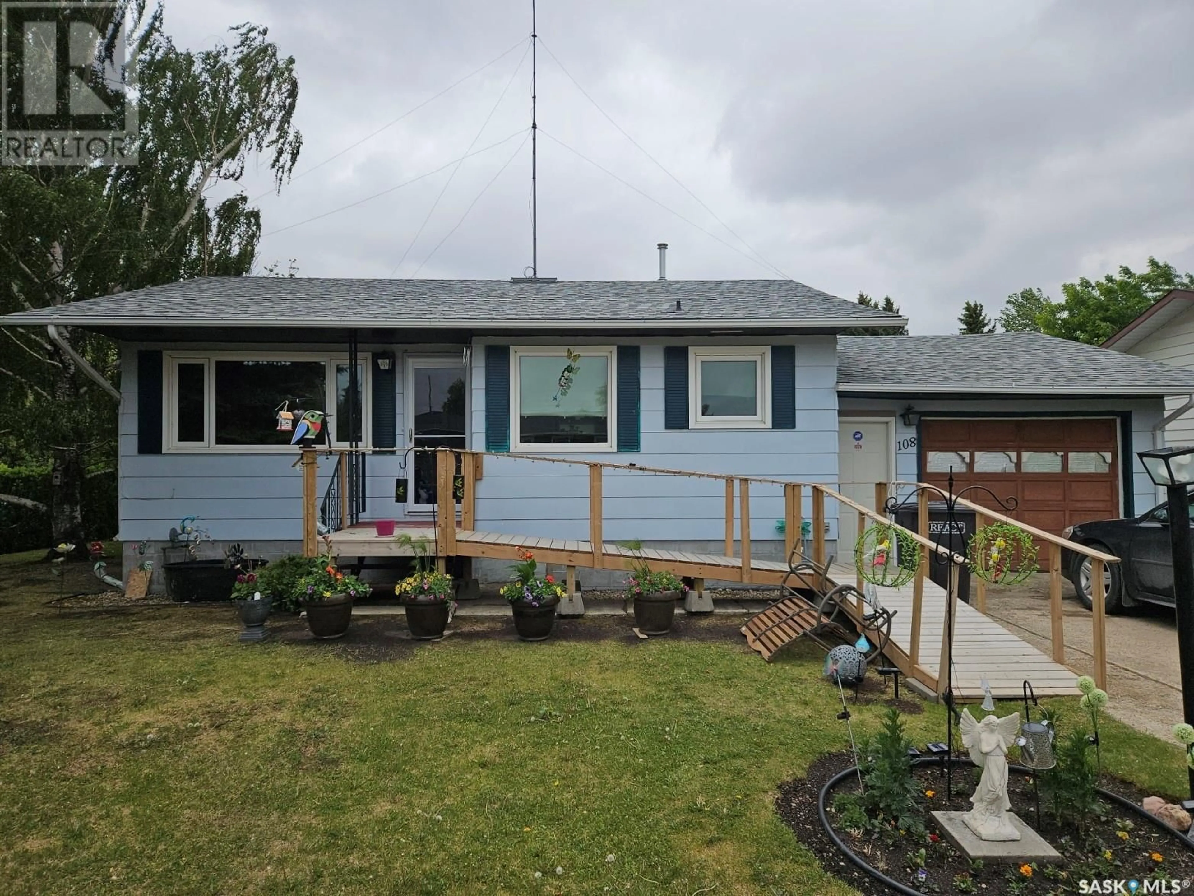 A pic from outside/outdoor area/front of a property/back of a property/a pic from drone, unknown for 108 PHILLIPS STREET, Muenster Saskatchewan S0K2Y0