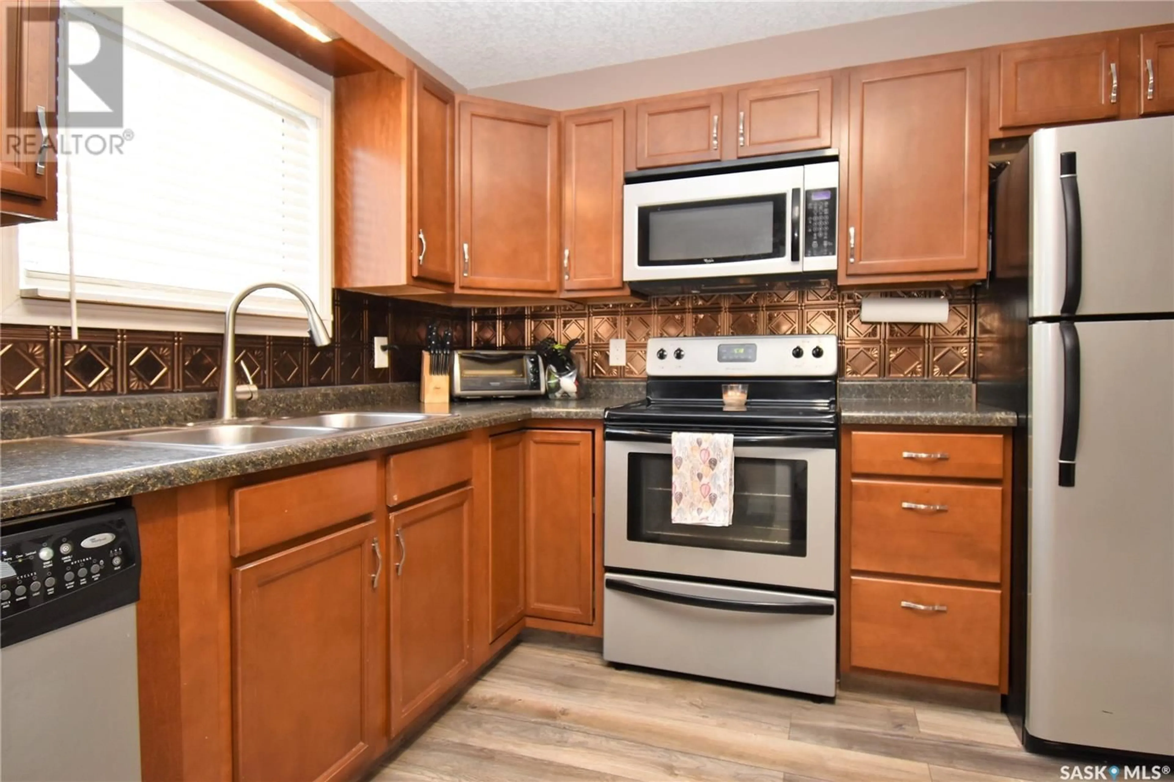 Standard kitchen, unknown for 530 EVA STREET, Estevan Saskatchewan S4A1N8