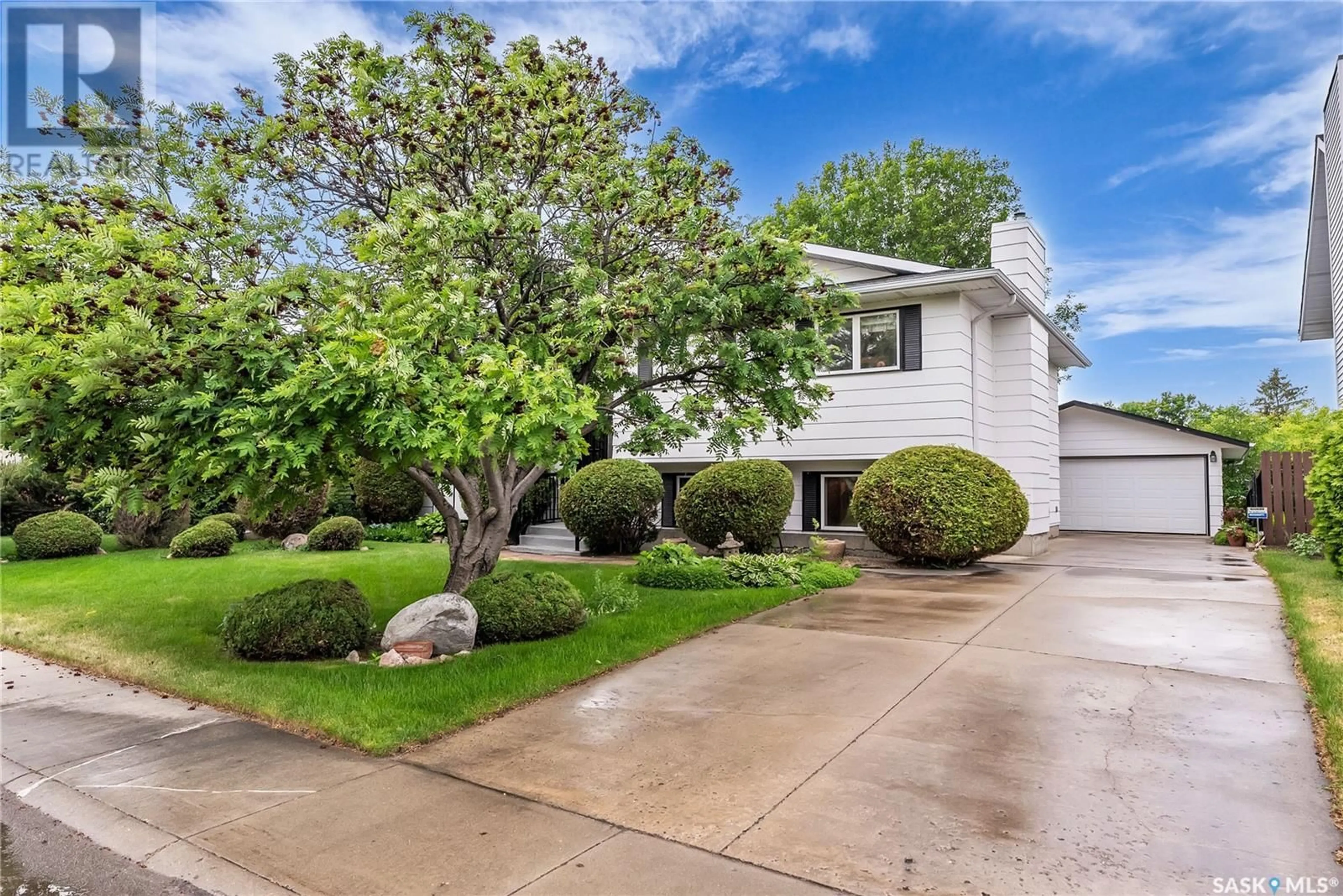 Home with vinyl exterior material, street for 226 AULD CRESCENT, Saskatoon Saskatchewan S7H4W9