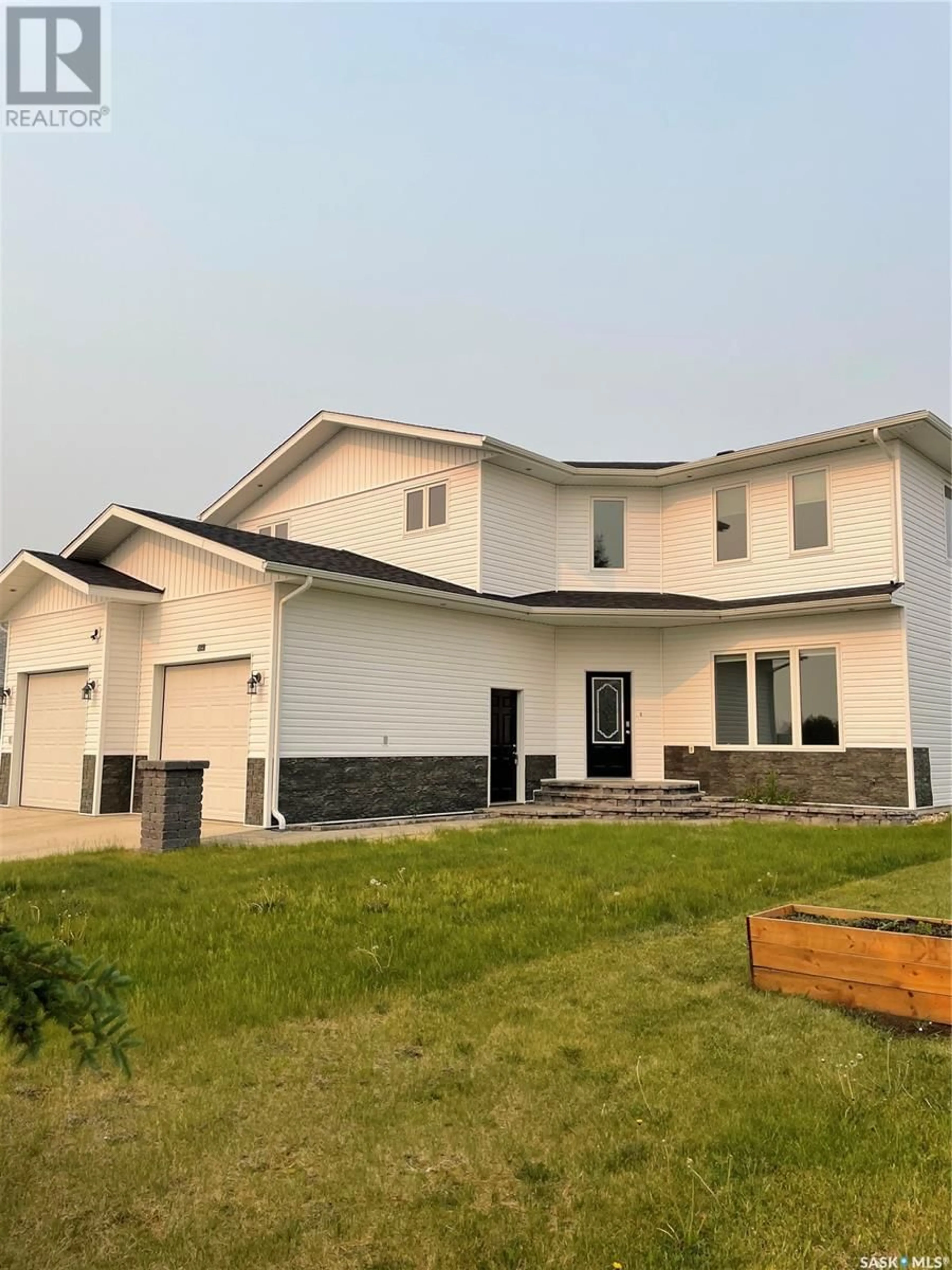 Home with vinyl exterior material, building for 589 NICHOLSON DRIVE, Carrot River Saskatchewan S0E0L0