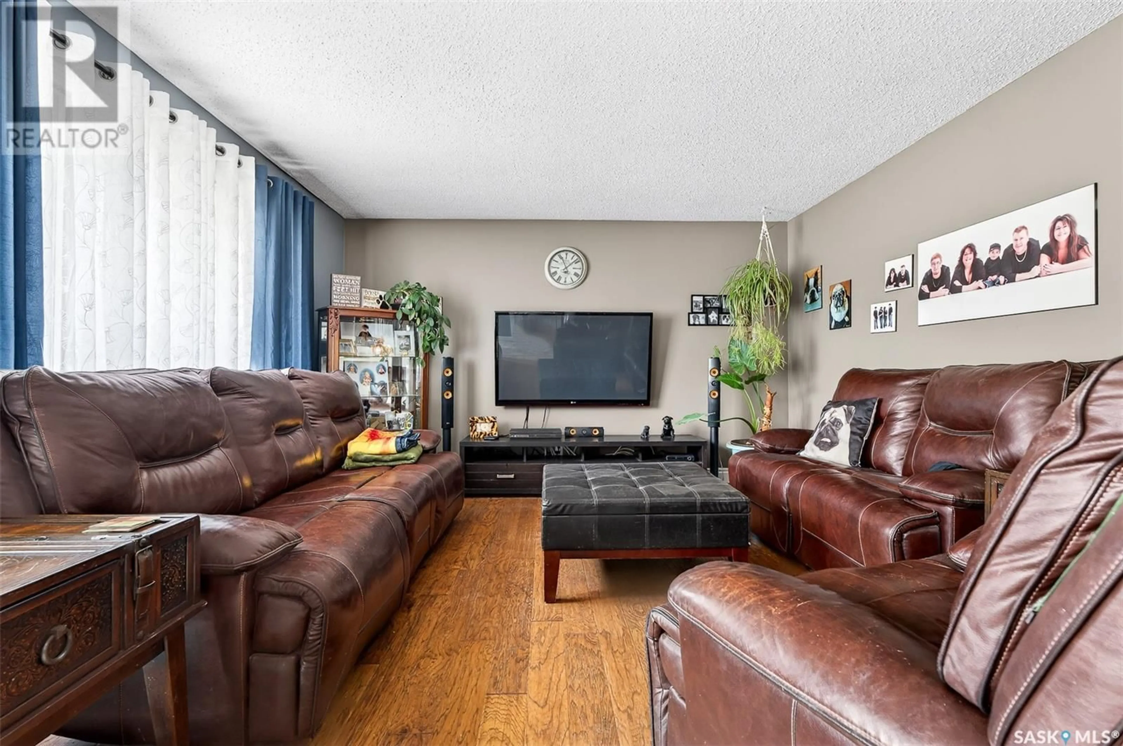 Living room with furniture, unknown for 24 BLUEBELL CRESCENT, Moose Jaw Saskatchewan S6J1A2