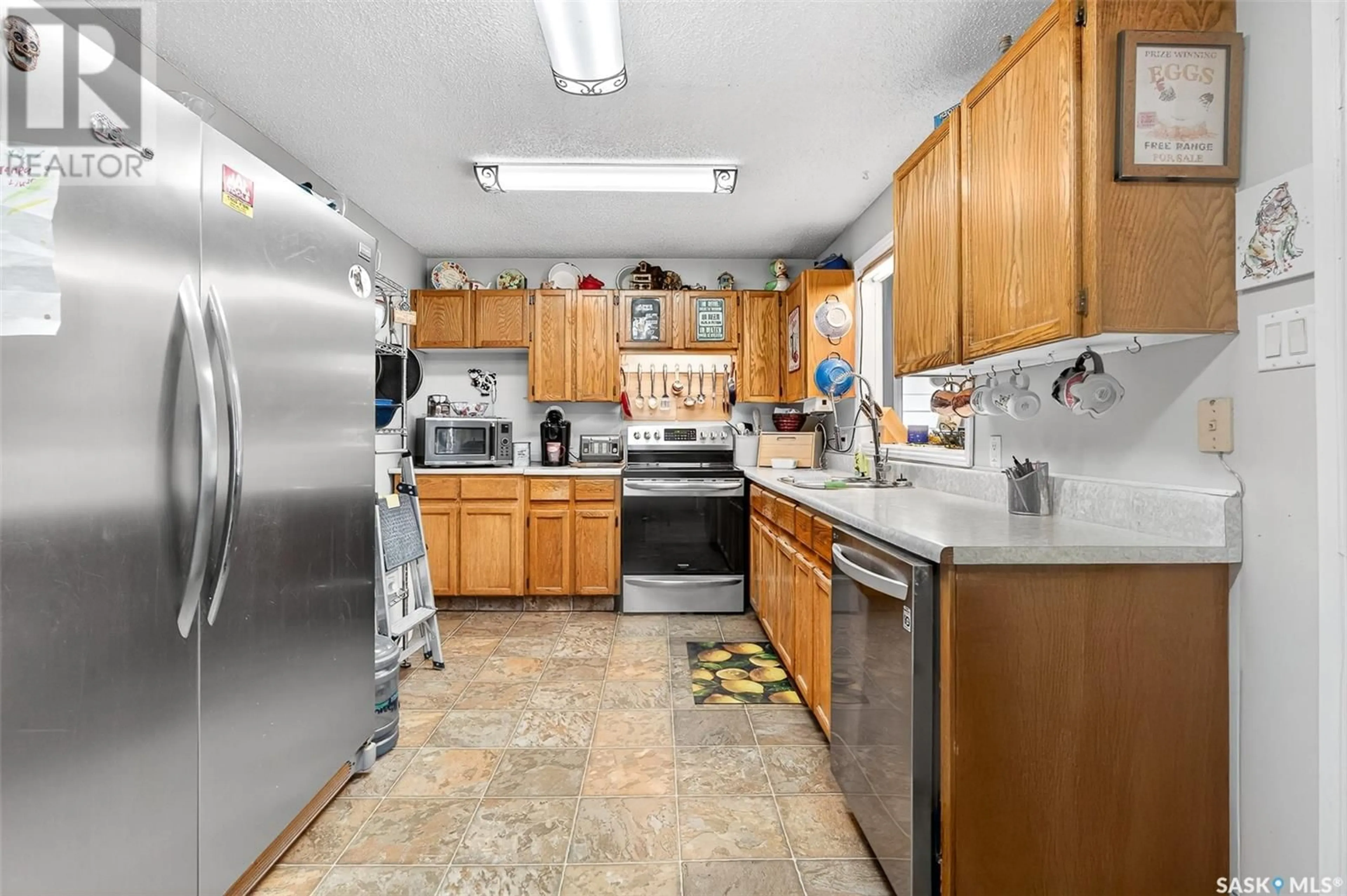 Standard kitchen, ceramic/tile floor for 24 BLUEBELL CRESCENT, Moose Jaw Saskatchewan S6J1A2