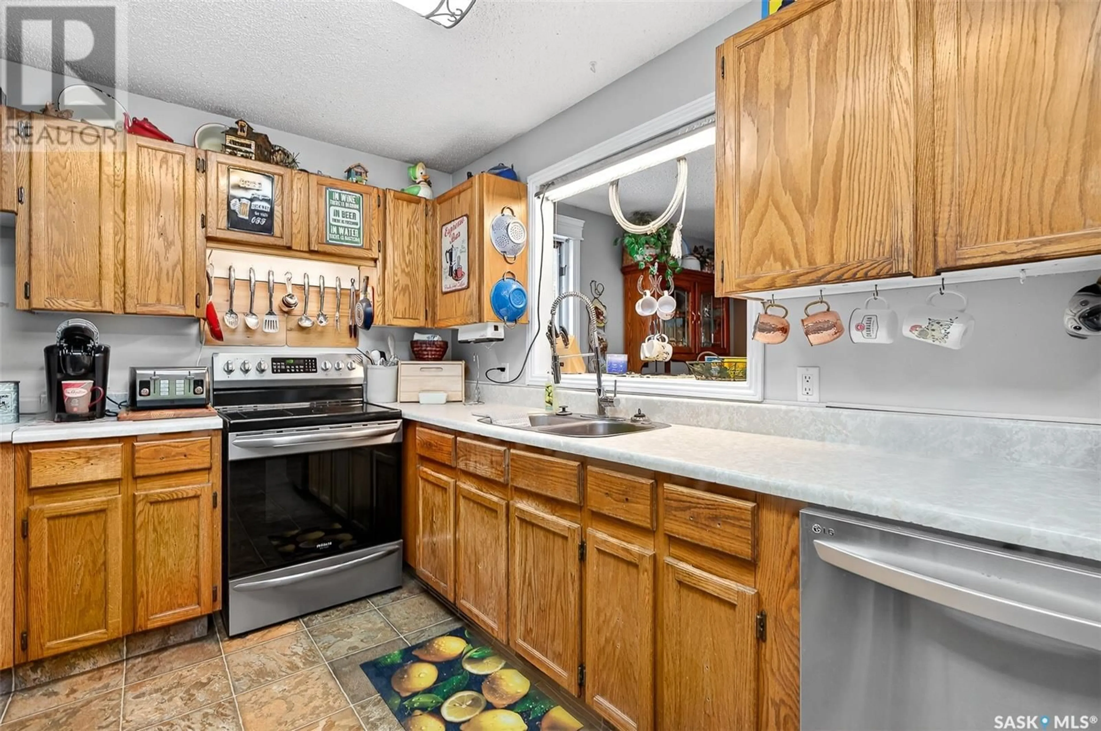 Standard kitchen, ceramic/tile floor for 24 BLUEBELL CRESCENT, Moose Jaw Saskatchewan S6J1A2