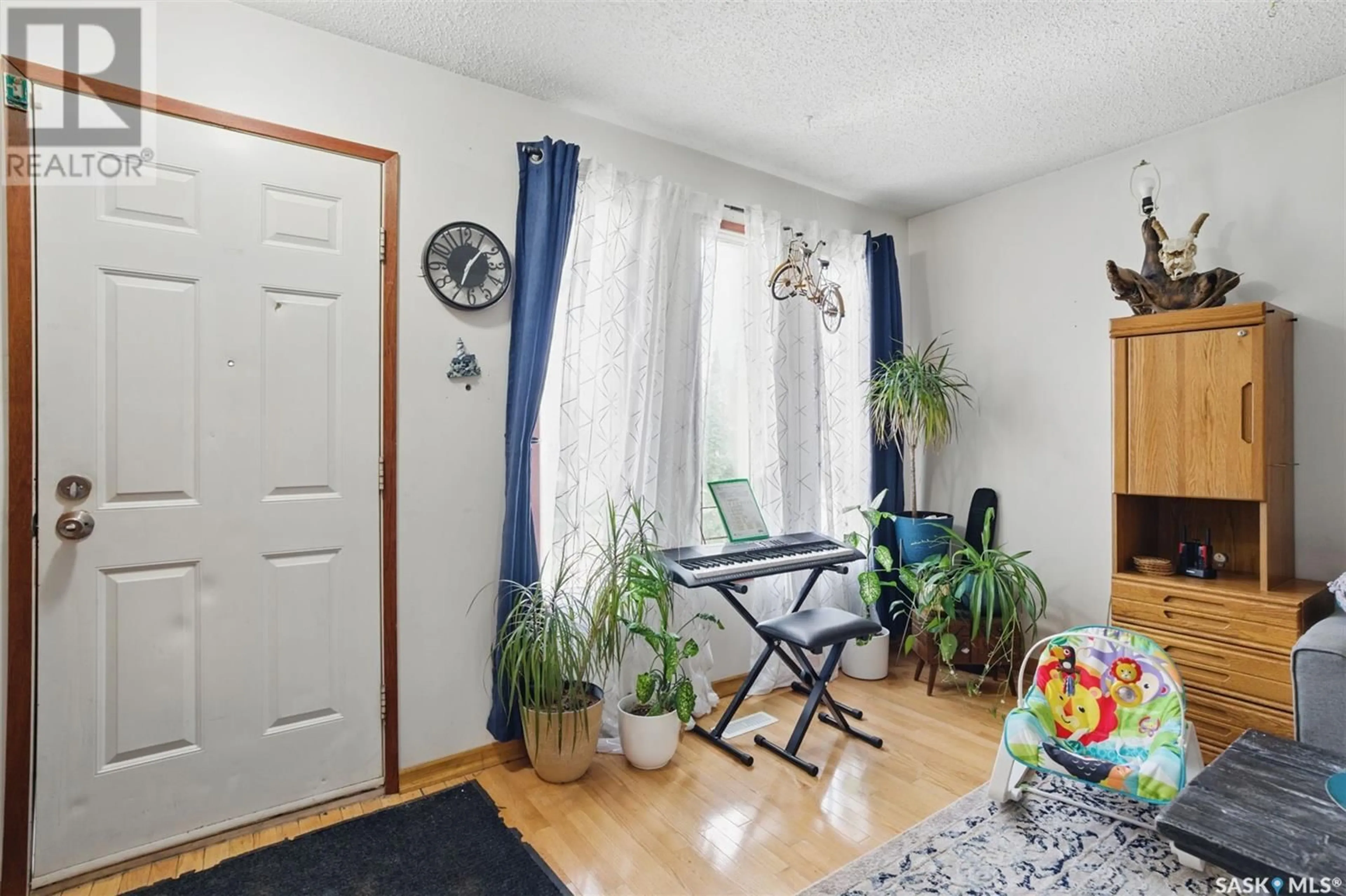 A pic of a room for 907 C AVENUE, Saskatoon Saskatchewan S7L1J9