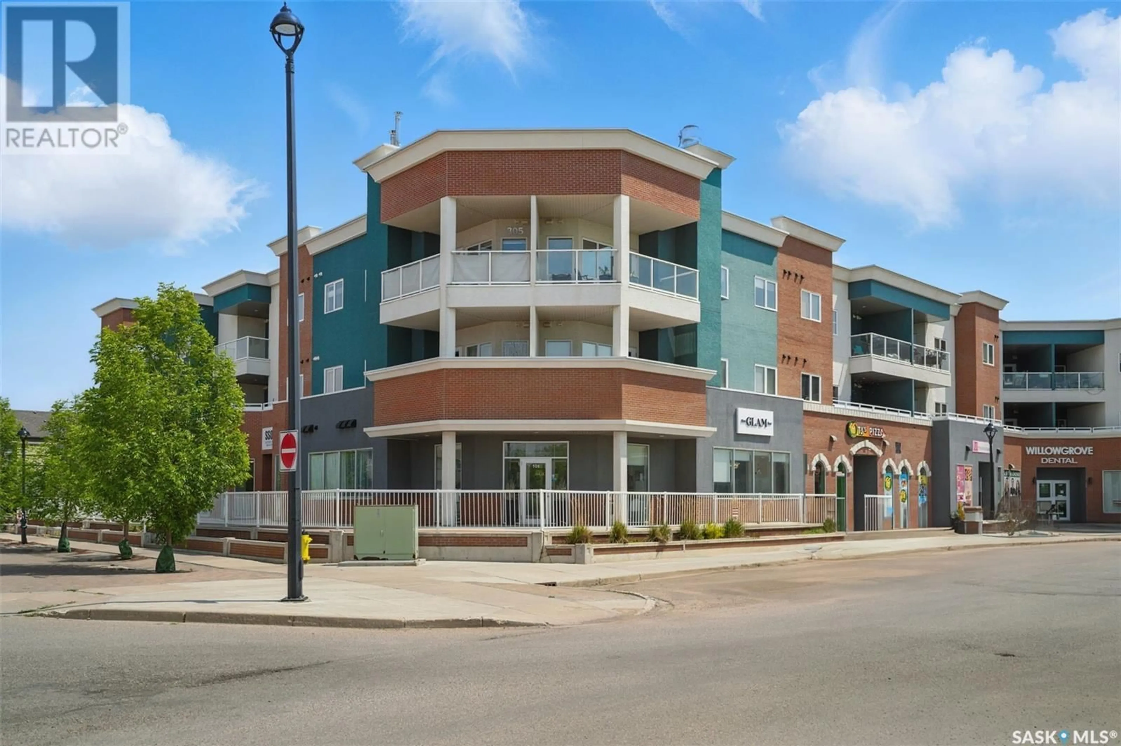 Patio, building for 412 - 305 WILLOWGROVE SQUARE, Saskatoon Saskatchewan S7W0T2