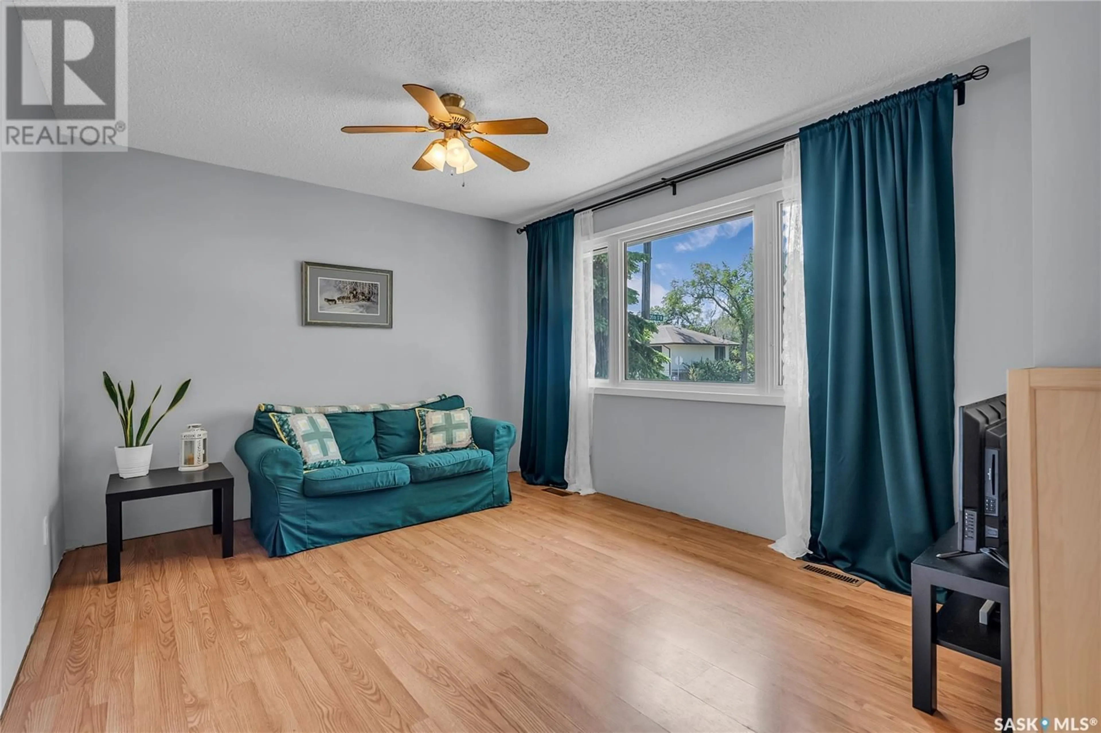 Living room with furniture, wood/laminate floor for 1402 I AVENUE, Saskatoon Saskatchewan S7L2J5
