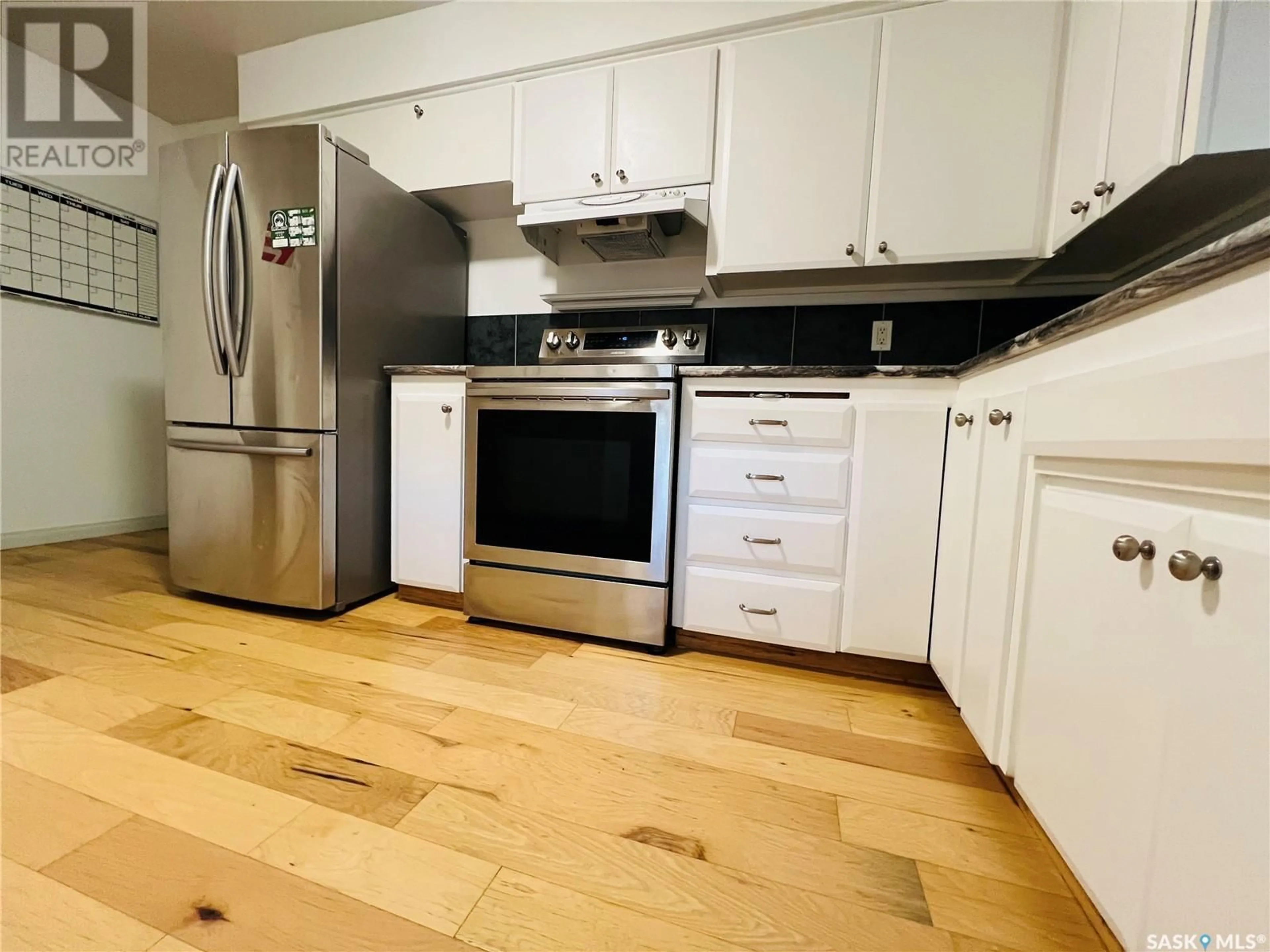 Standard kitchen, wood/laminate floor for 478 6TH AVENUE, Swift Current Saskatchewan S9H0Y3