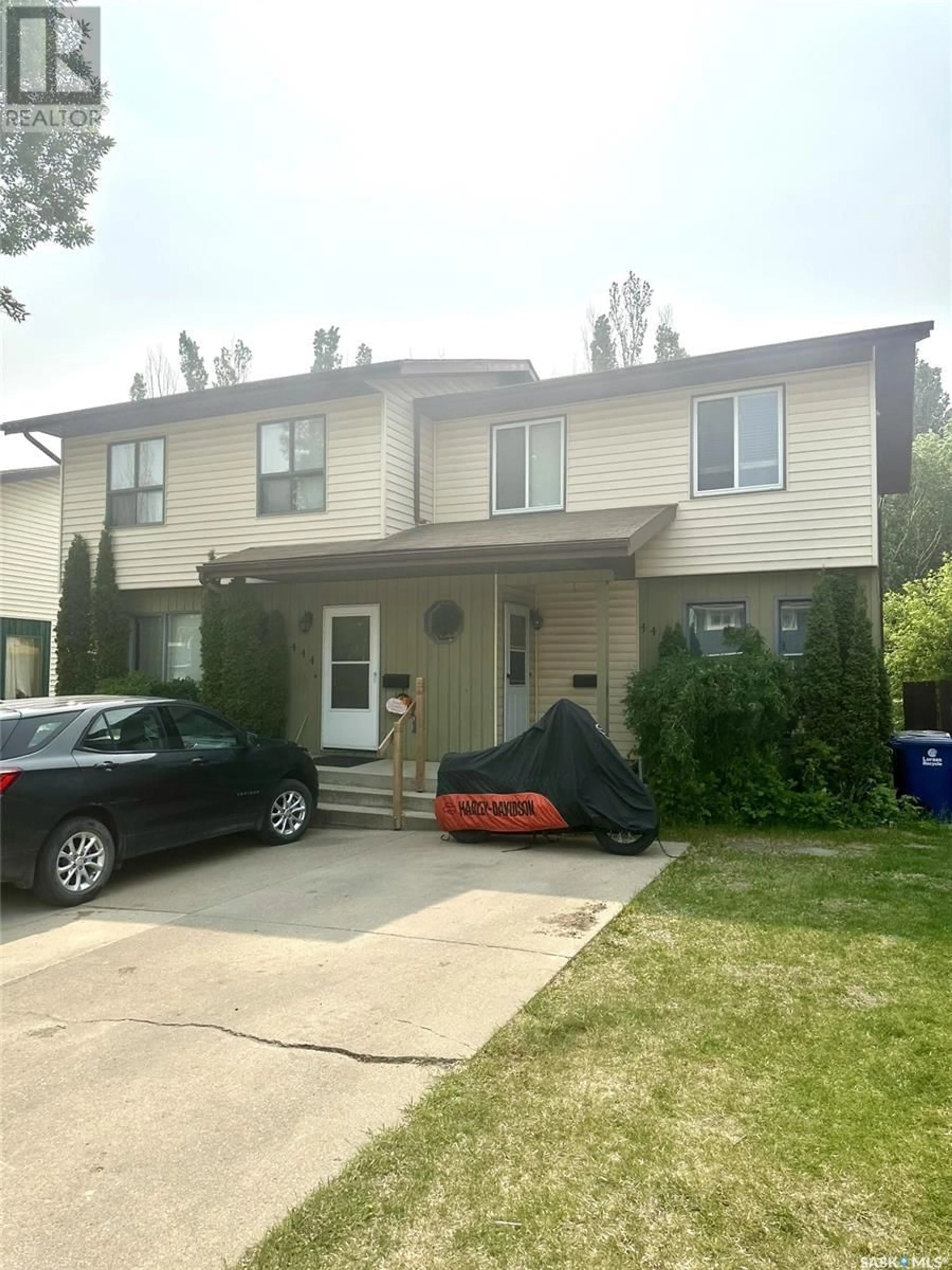 Home with vinyl exterior material, street for 442 - 444 RUSSELL ROAD, Saskatoon Saskatchewan S7K6K9