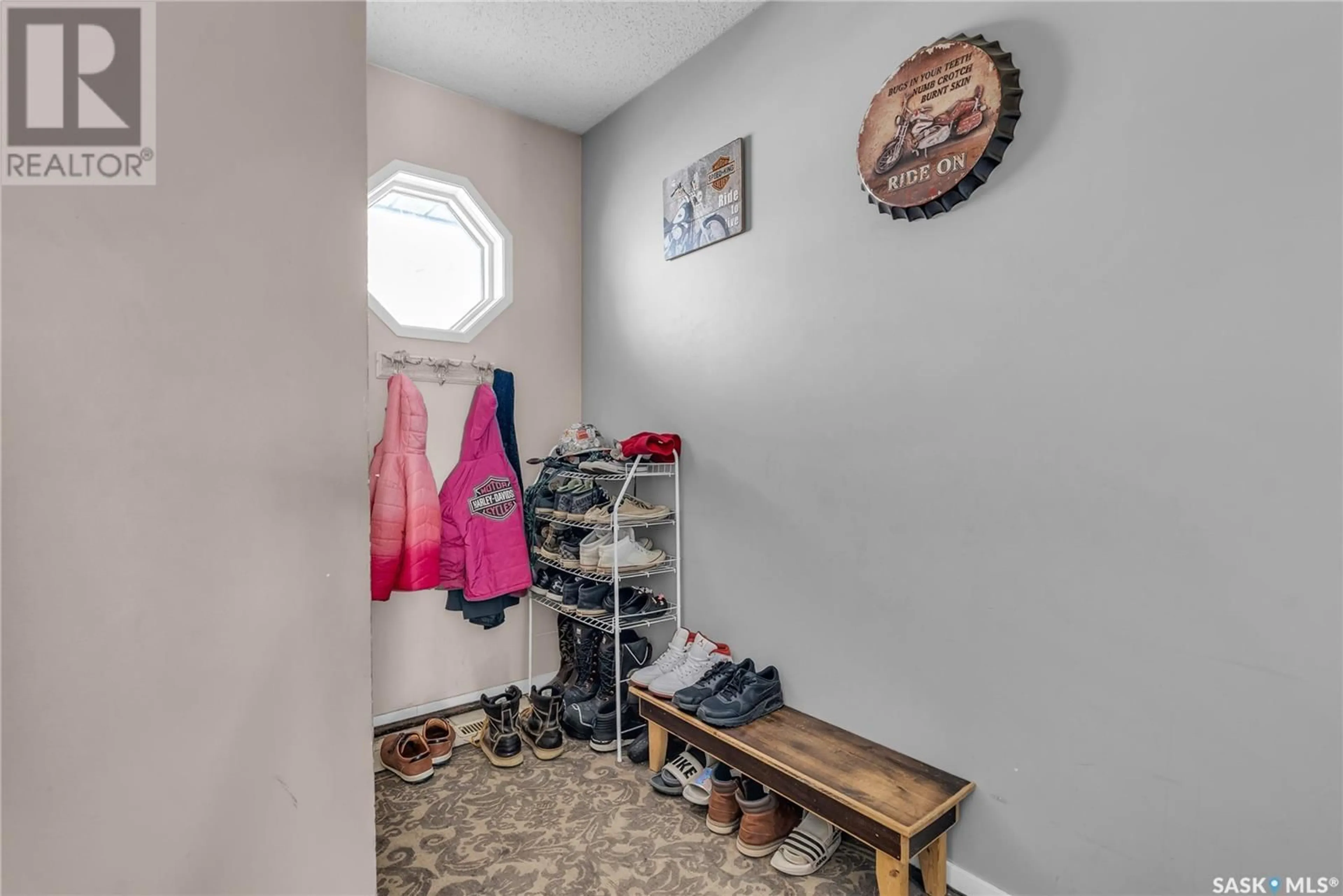 Indoor entryway for 442 - 444 RUSSELL ROAD, Saskatoon Saskatchewan S7K6K9