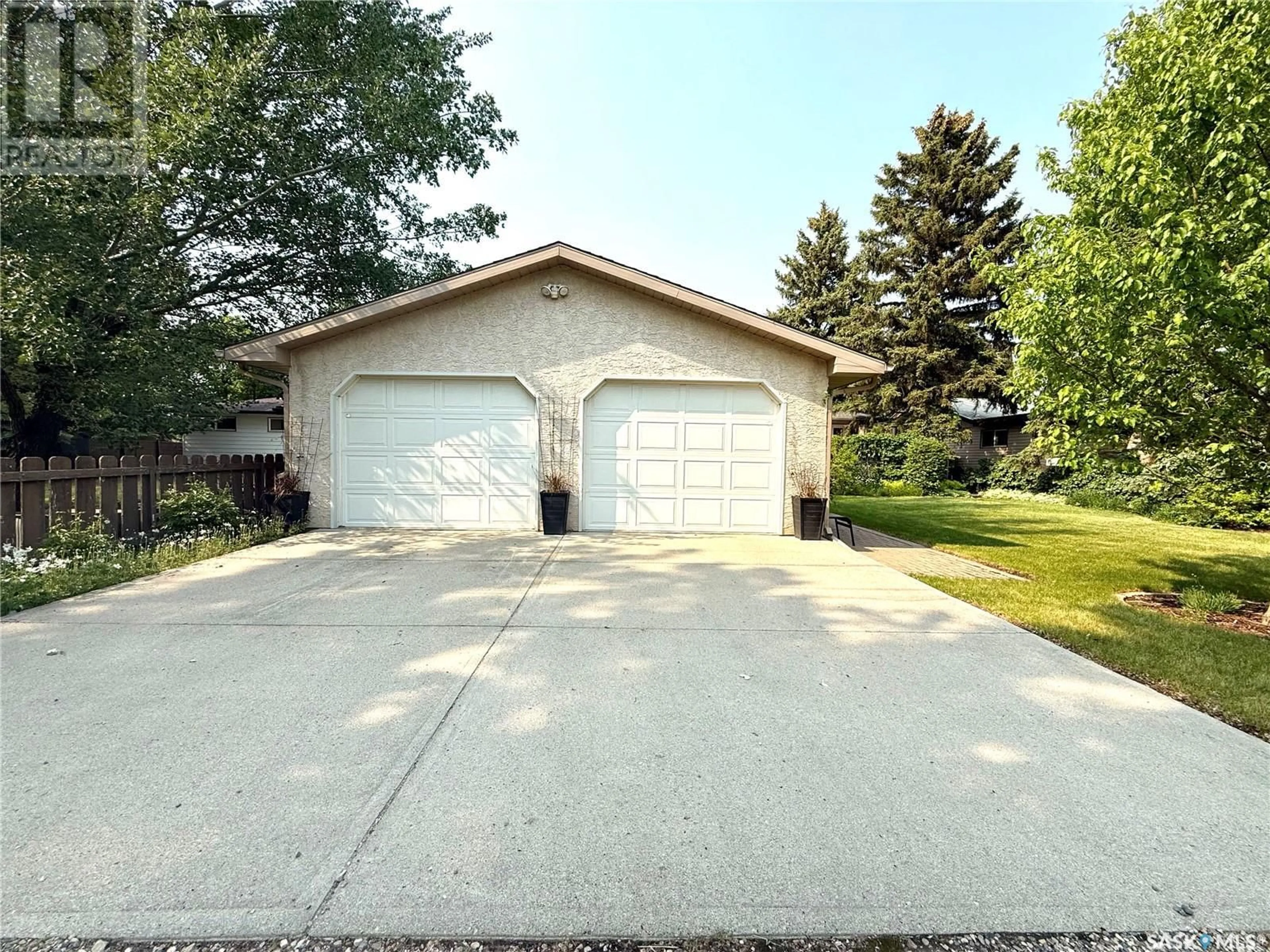 Indoor garage for 112 LOGAN CRESCENT, Yorkton Saskatchewan S3N0W5