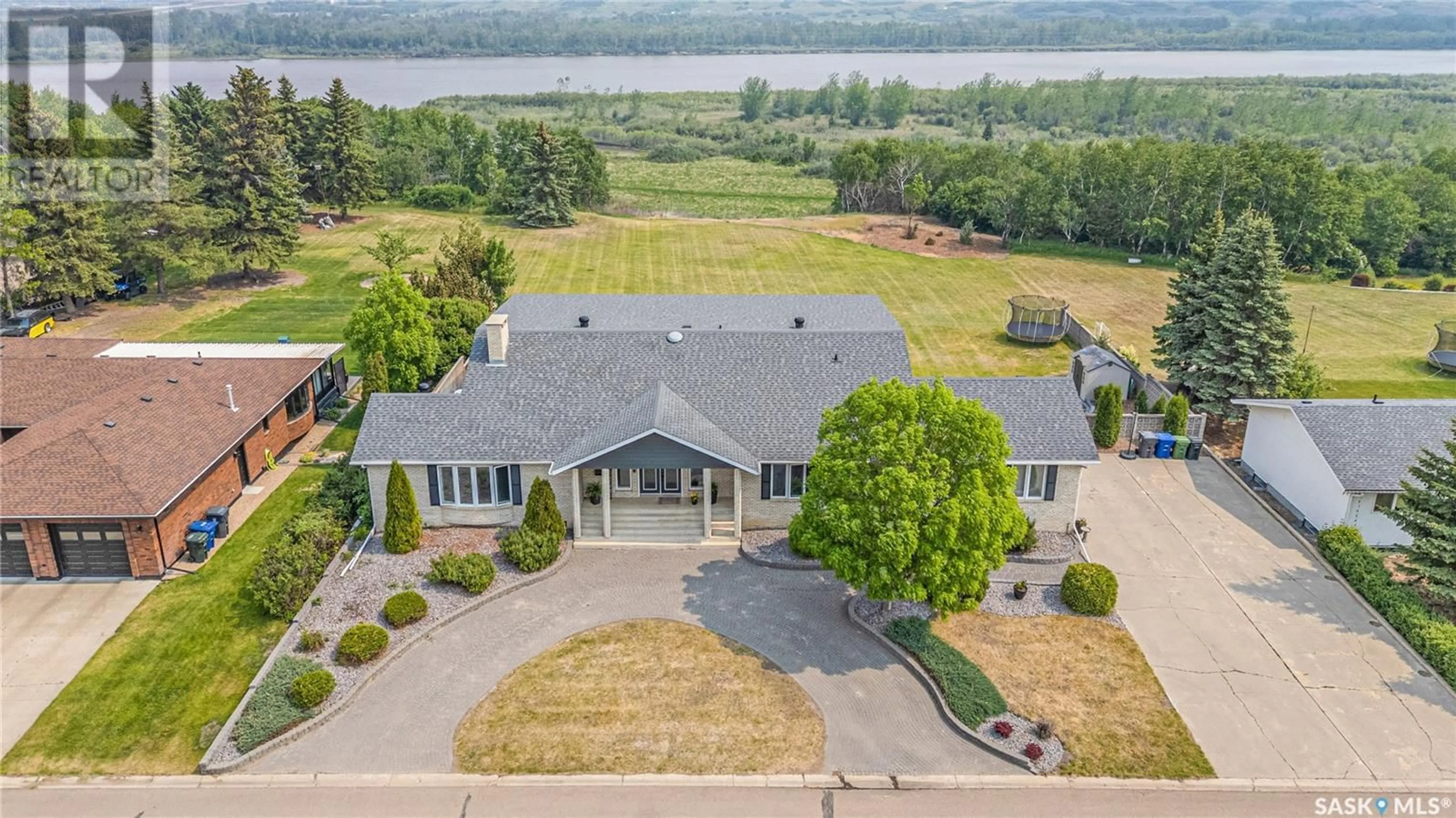 A pic from outside/outdoor area/front of a property/back of a property/a pic from drone, water/lake/river/ocean view for 262 RIVERBEND CRESCENT, Battleford Saskatchewan S0M0E0