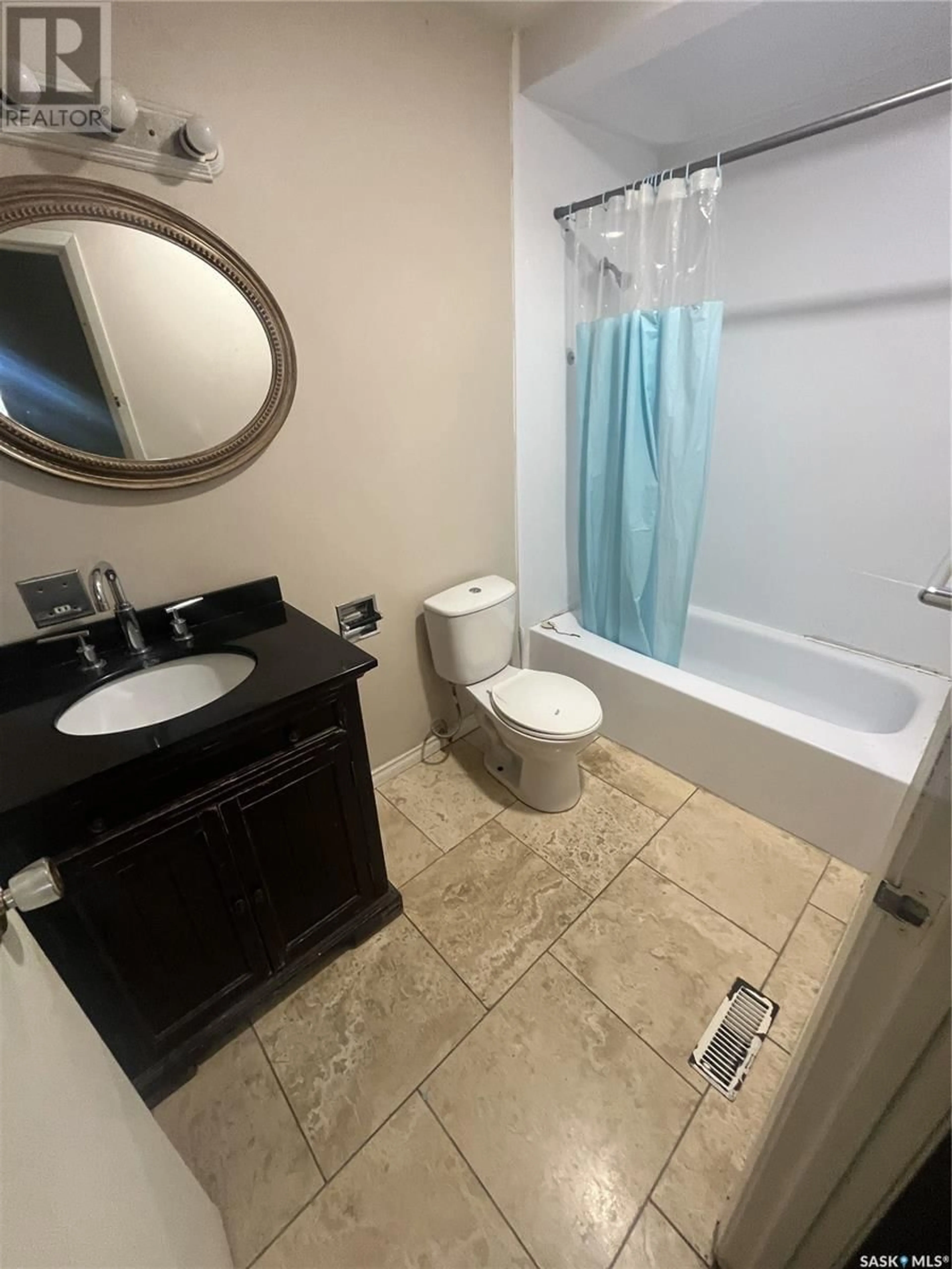 Standard bathroom, ceramic/tile floor for 4178 CASTLE ROAD, Regina Saskatchewan S4S6A4