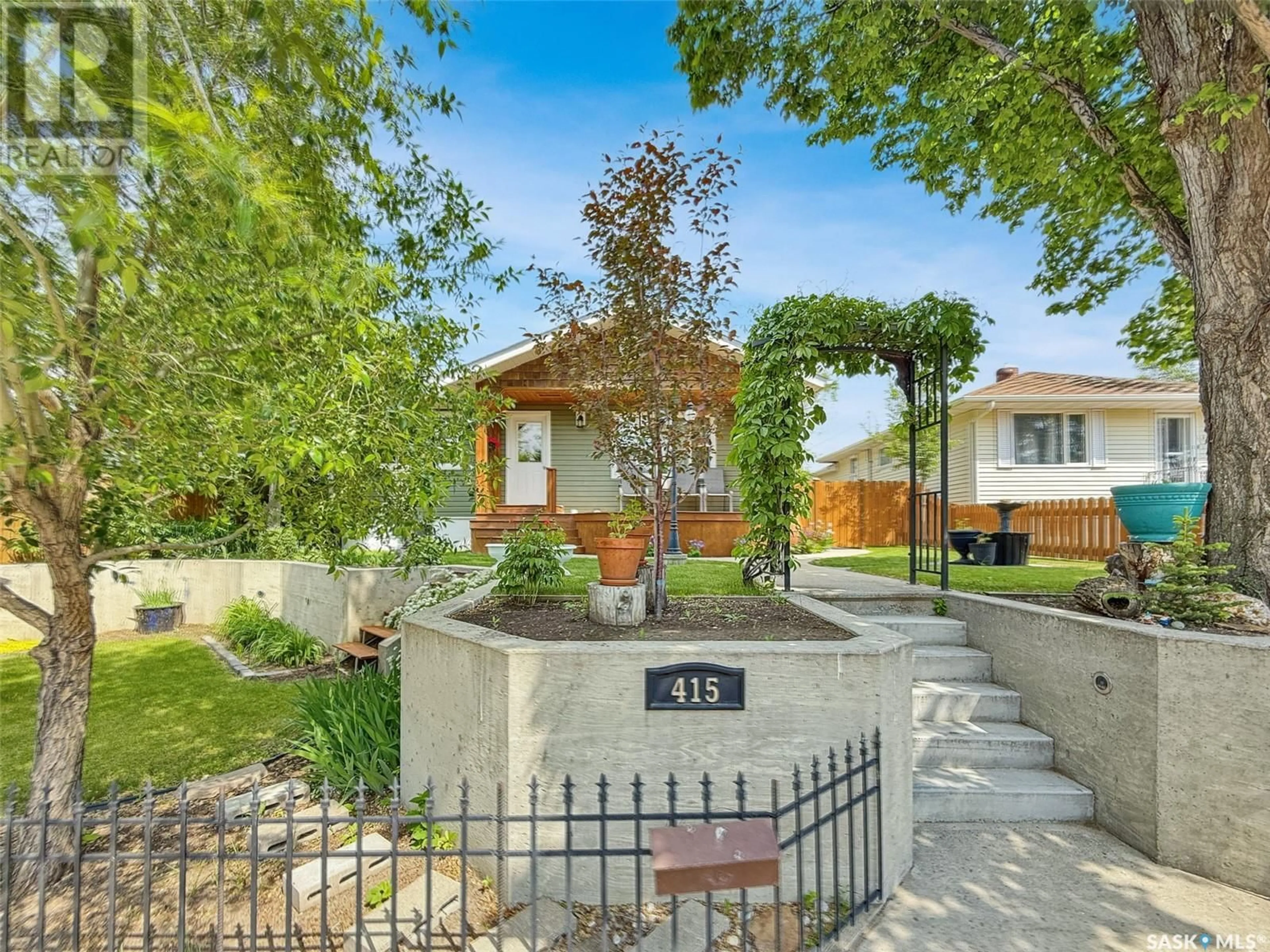 A pic from outside/outdoor area/front of a property/back of a property/a pic from drone, street for 415 6TH AVENUE, Swift Current Saskatchewan S9H3P4
