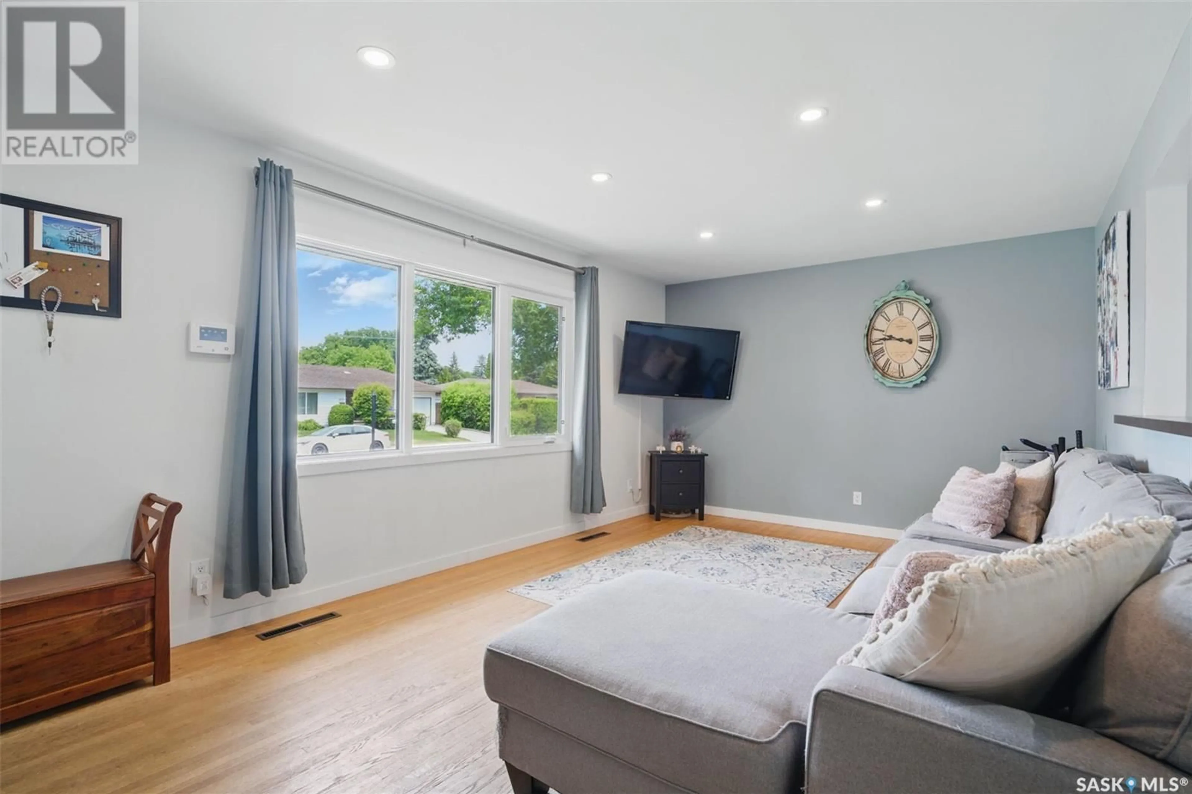 Living room with furniture, wood/laminate floor for 1604 LANDA STREET, Saskatoon Saskatchewan S7J0P6