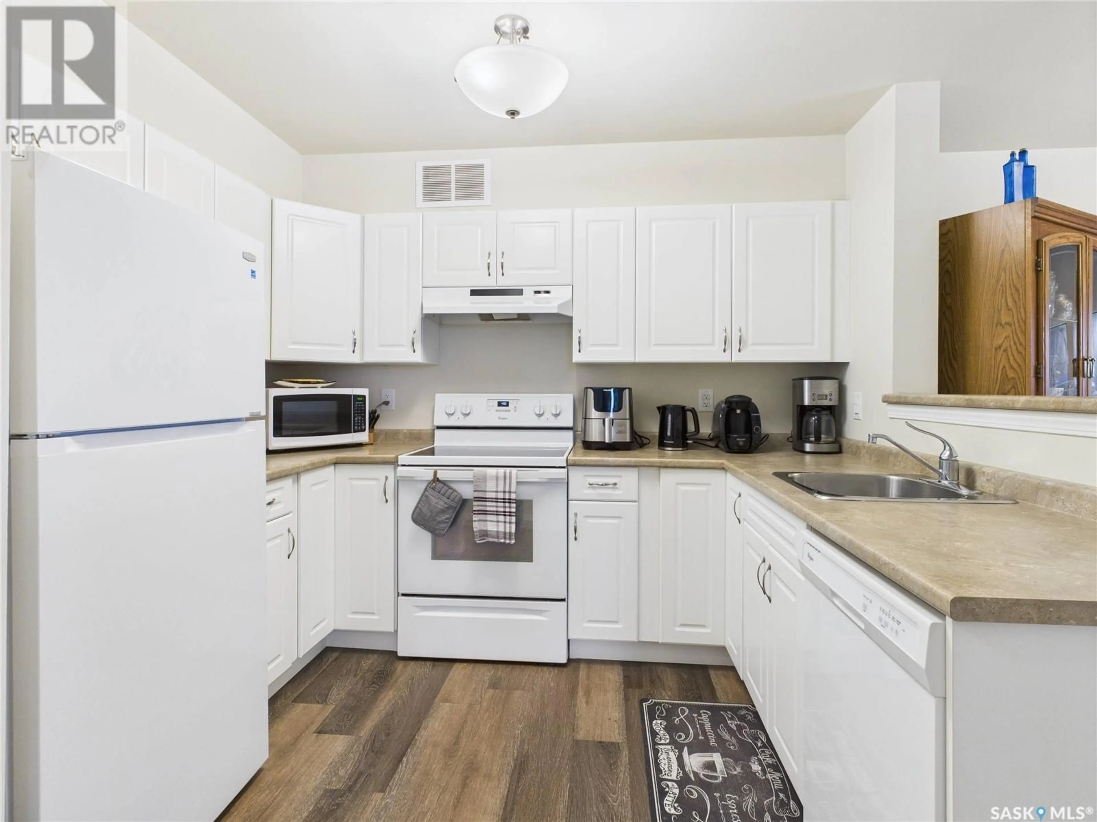 Standard kitchen, unknown for 220 GUY DRIVE, Prince Albert Saskatchewan S6X0B4