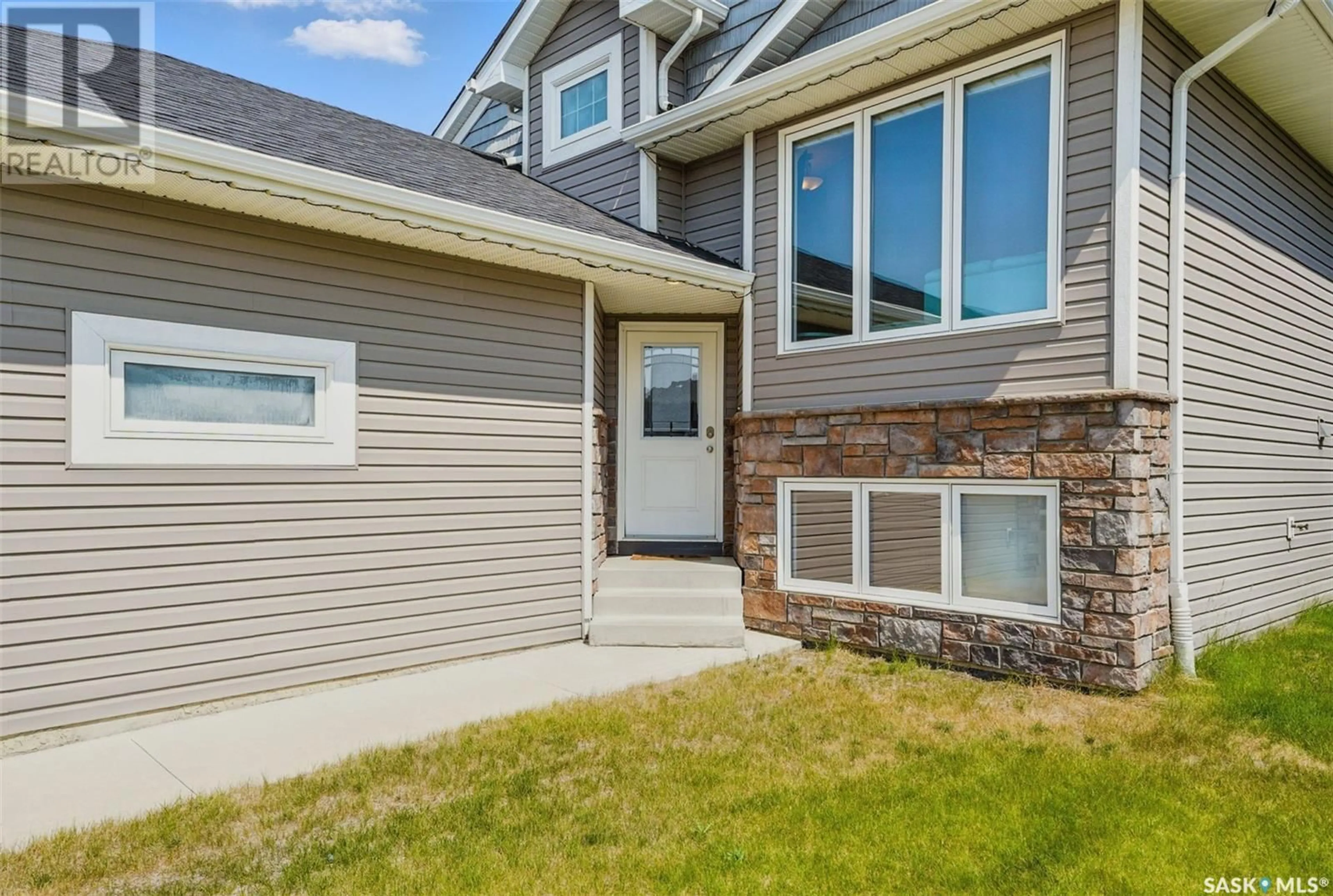 Home with vinyl exterior material, unknown for 607 PRINGLE BEND, Saskatoon Saskatchewan S7T0S7