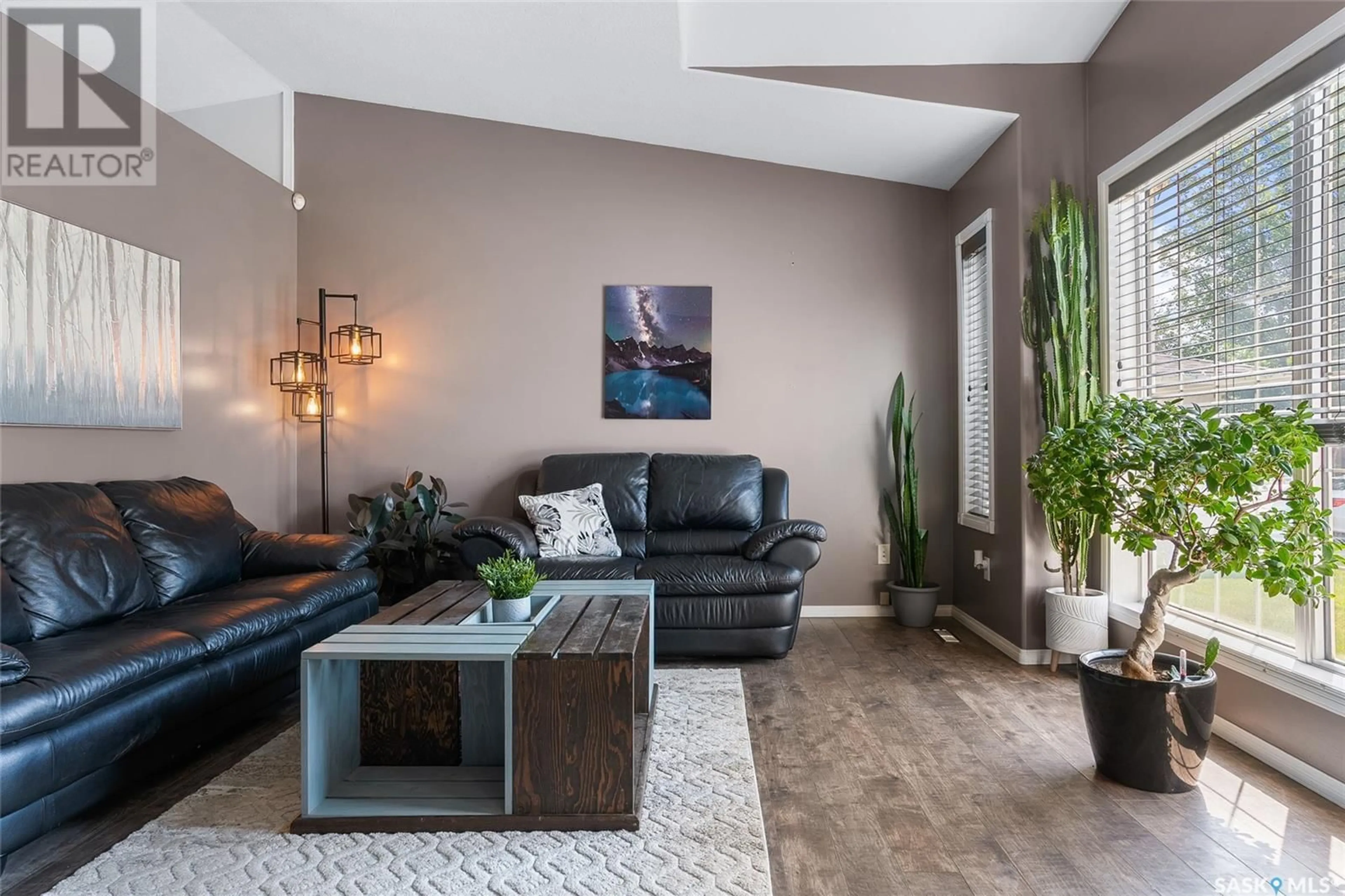 Living room with furniture, unknown for 338 WEDGE ROAD, Saskatoon Saskatchewan S7L6G2