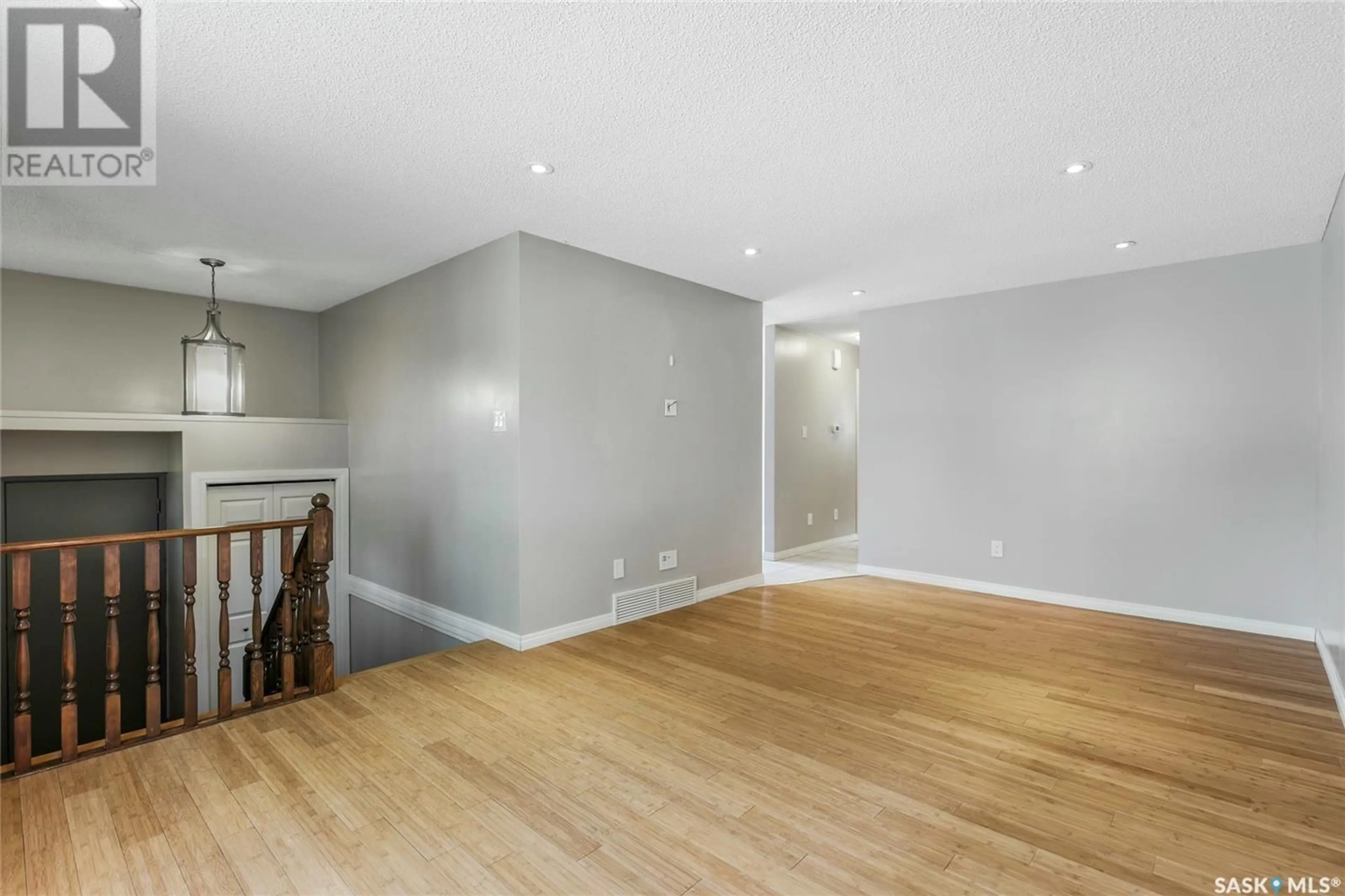 Unknown for 1074 MIDDLETON CRESCENT, Regina Saskatchewan S4N7B4