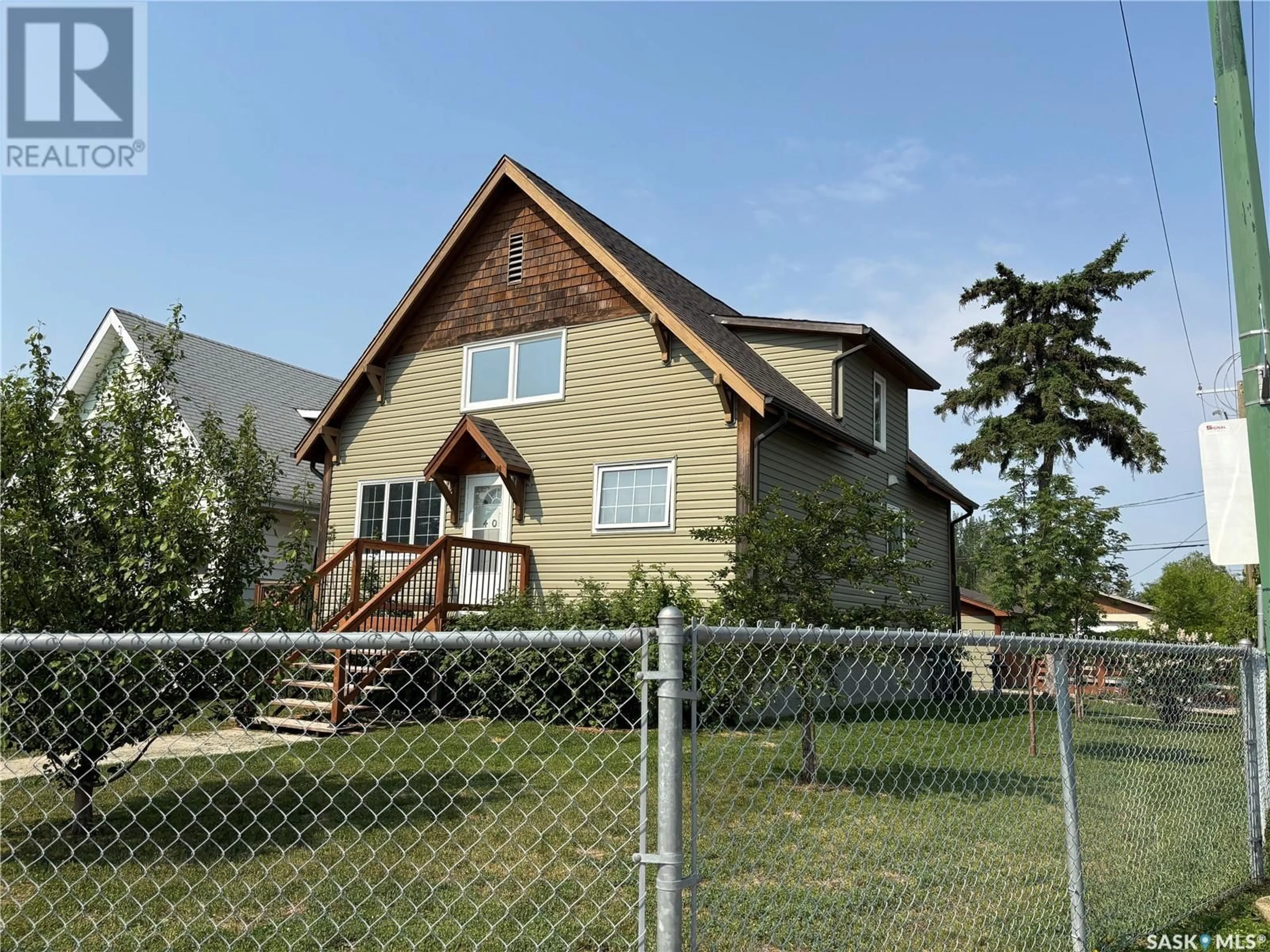 Home with vinyl exterior material, street for 400 TORONTO STREET, Regina Saskatchewan S4R1M4
