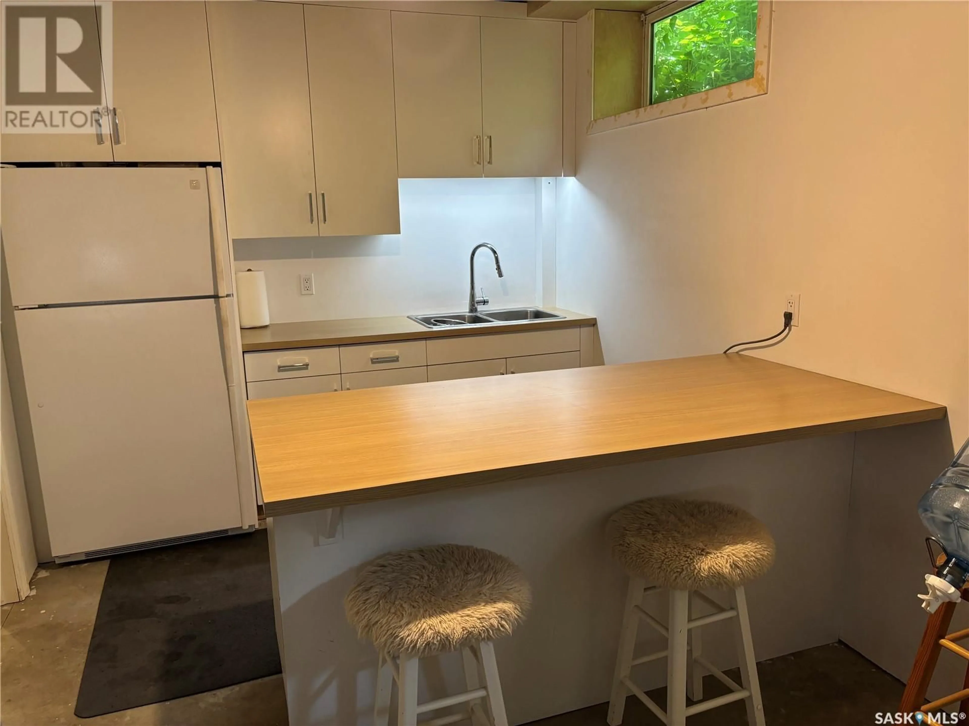 Standard kitchen, unknown for 400 TORONTO STREET, Regina Saskatchewan S4R1M4