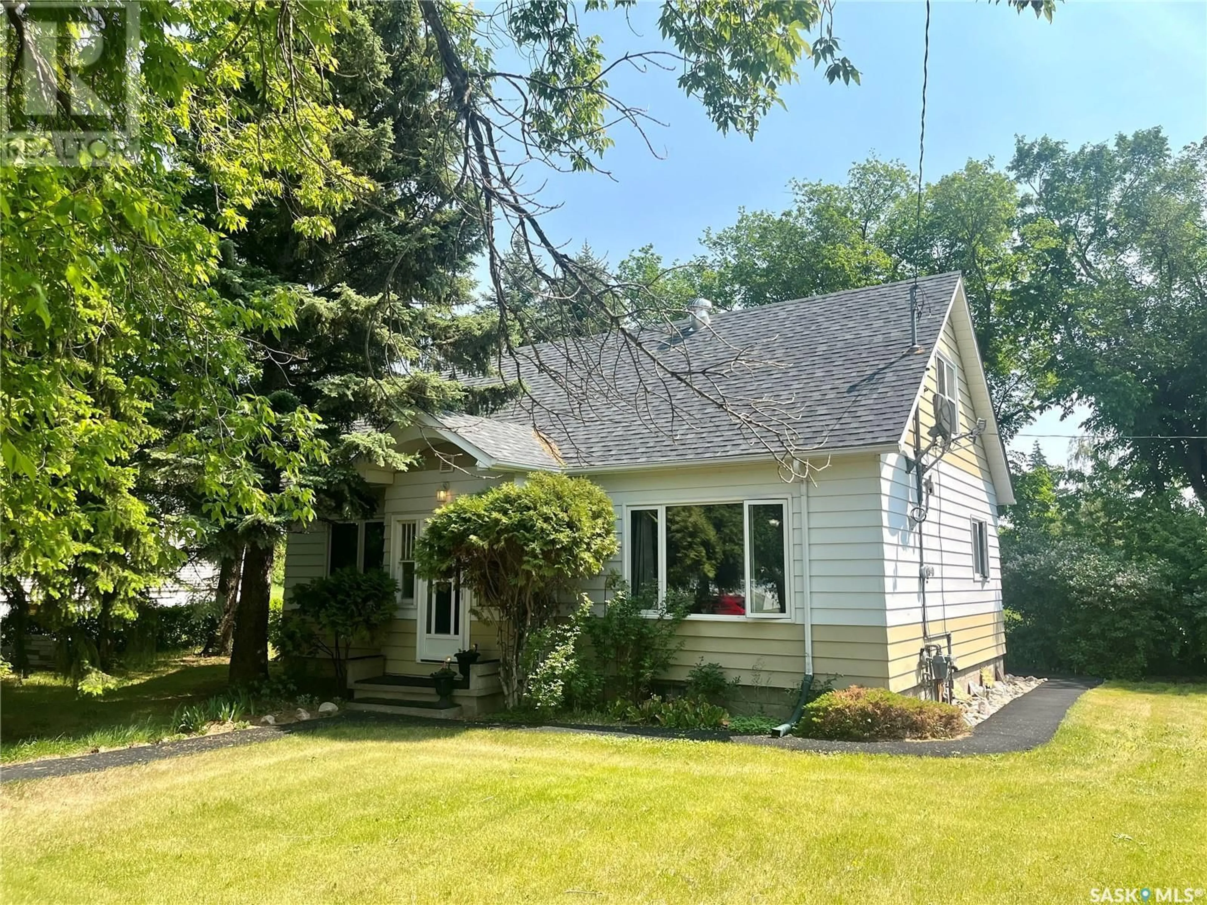 Home with vinyl exterior material, street for 3 KING STREET, Stanley Rm No. 215 Saskatchewan S0A0S0