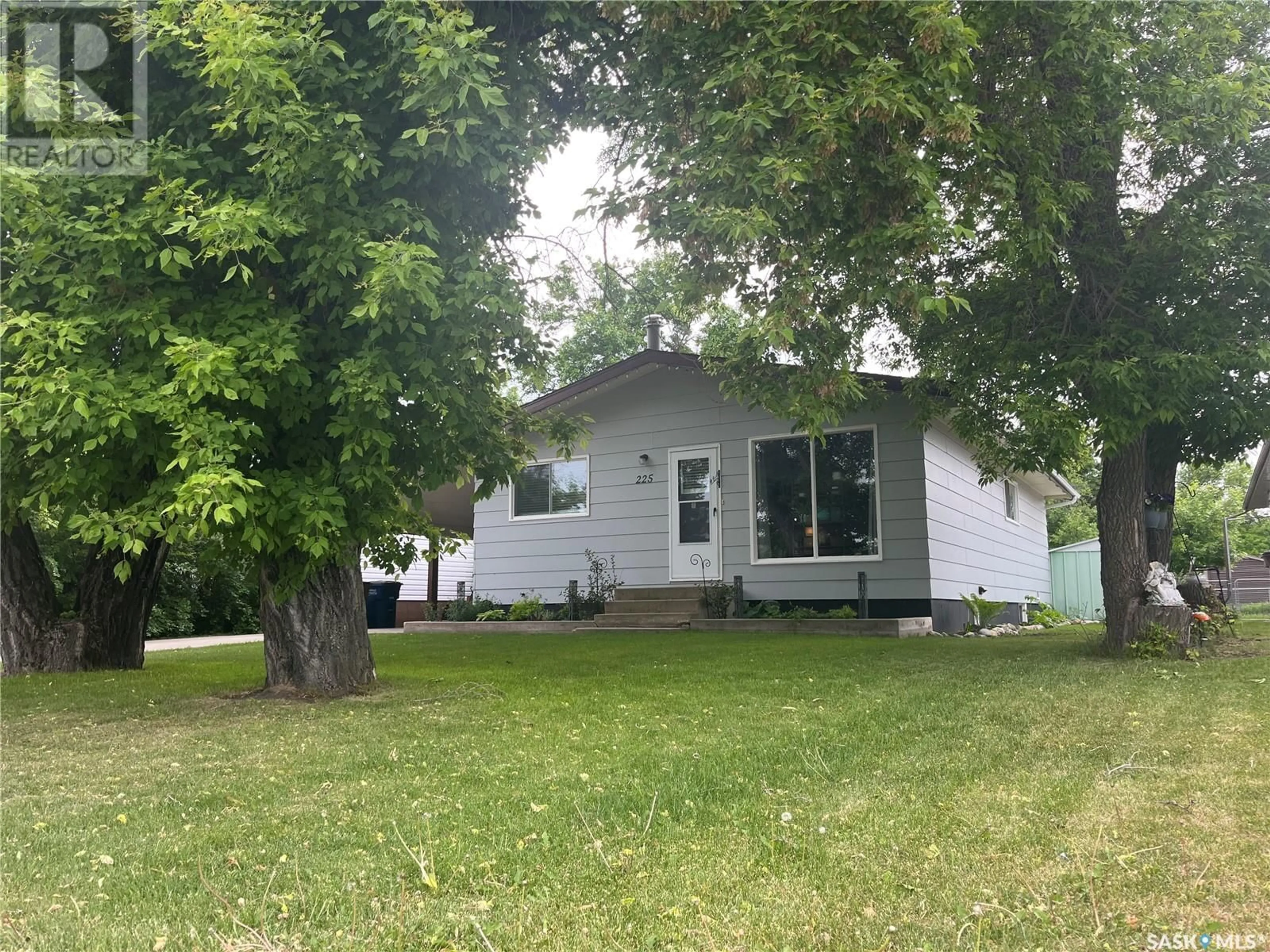 A pic from outside/outdoor area/front of a property/back of a property/a pic from drone, street for 225 1ST STREET, Wadena Saskatchewan S0A4J0