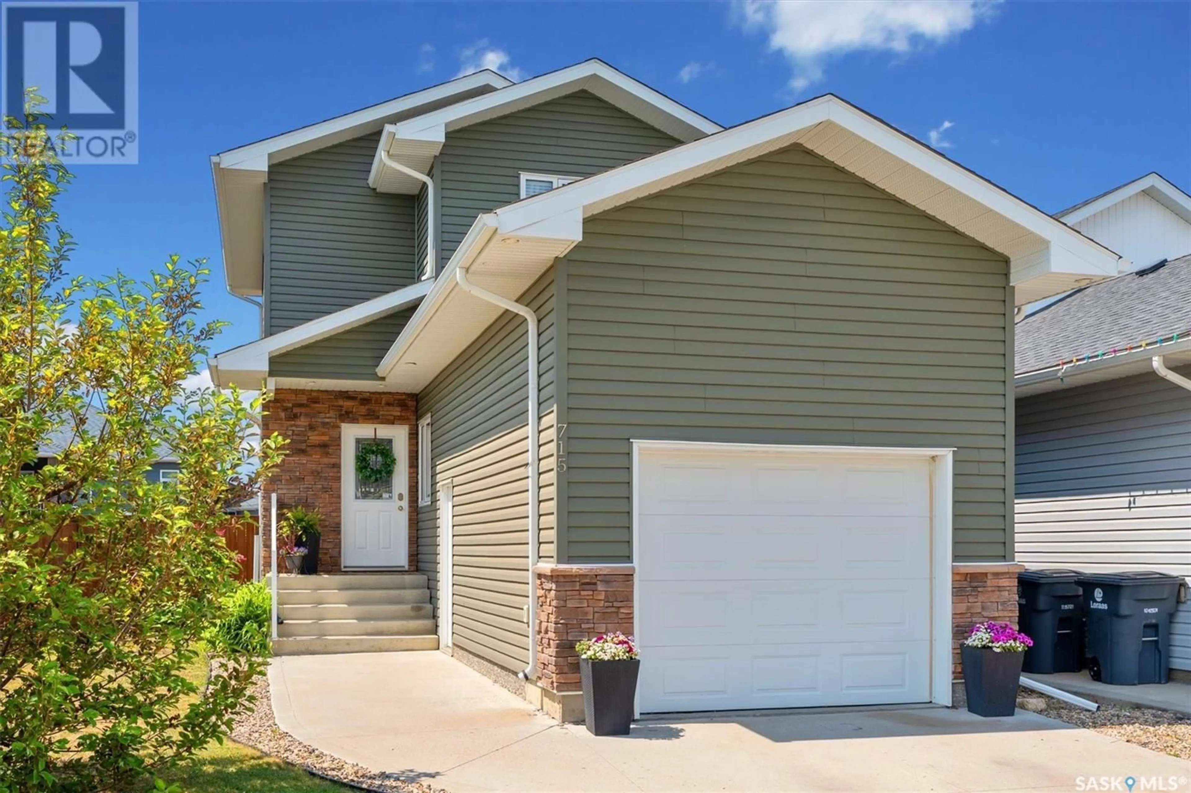 Home with vinyl exterior material, street for 715 GOWAN ROAD, Warman Saskatchewan S0K4S2