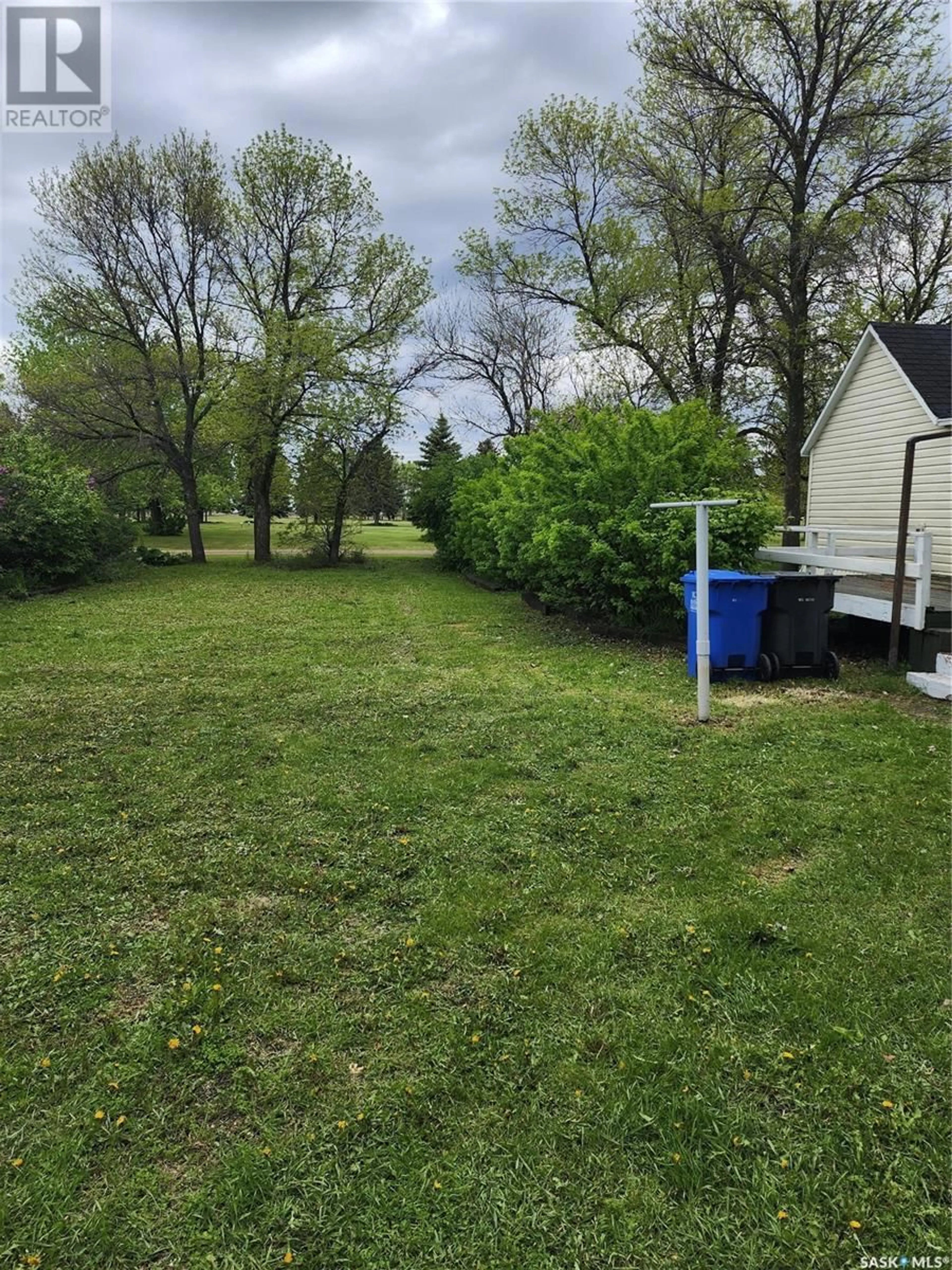 A pic from outside/outdoor area/front of a property/back of a property/a pic from drone, street for 218 CLARE STREET, North Portal Saskatchewan S0C1W0