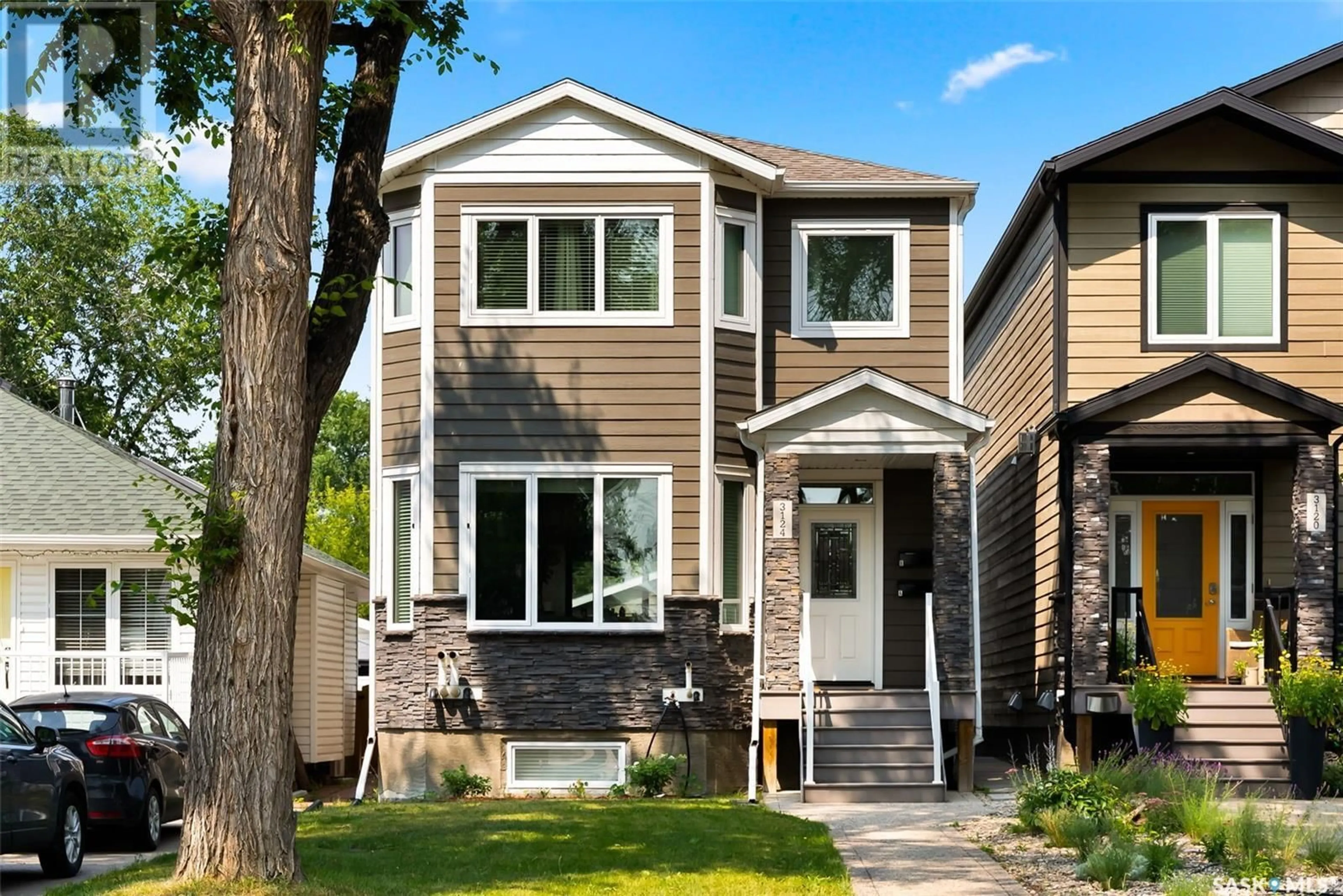 Home with vinyl exterior material, street for 3124 HILL AVENUE, Regina Saskatchewan S4S0W3