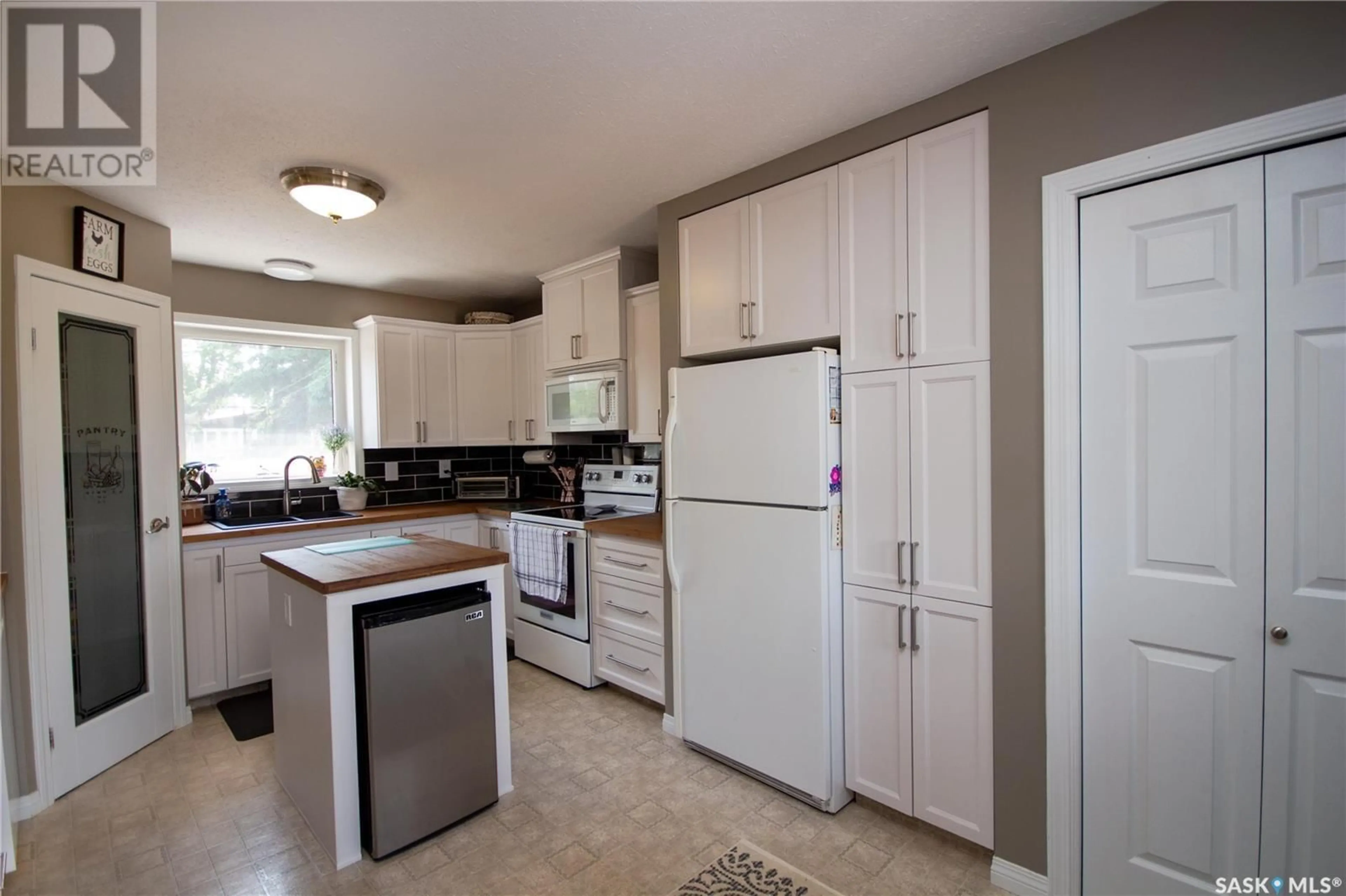 Standard kitchen, ceramic/tile floor for 361 36TH STREET, Battleford Saskatchewan S0M0E0