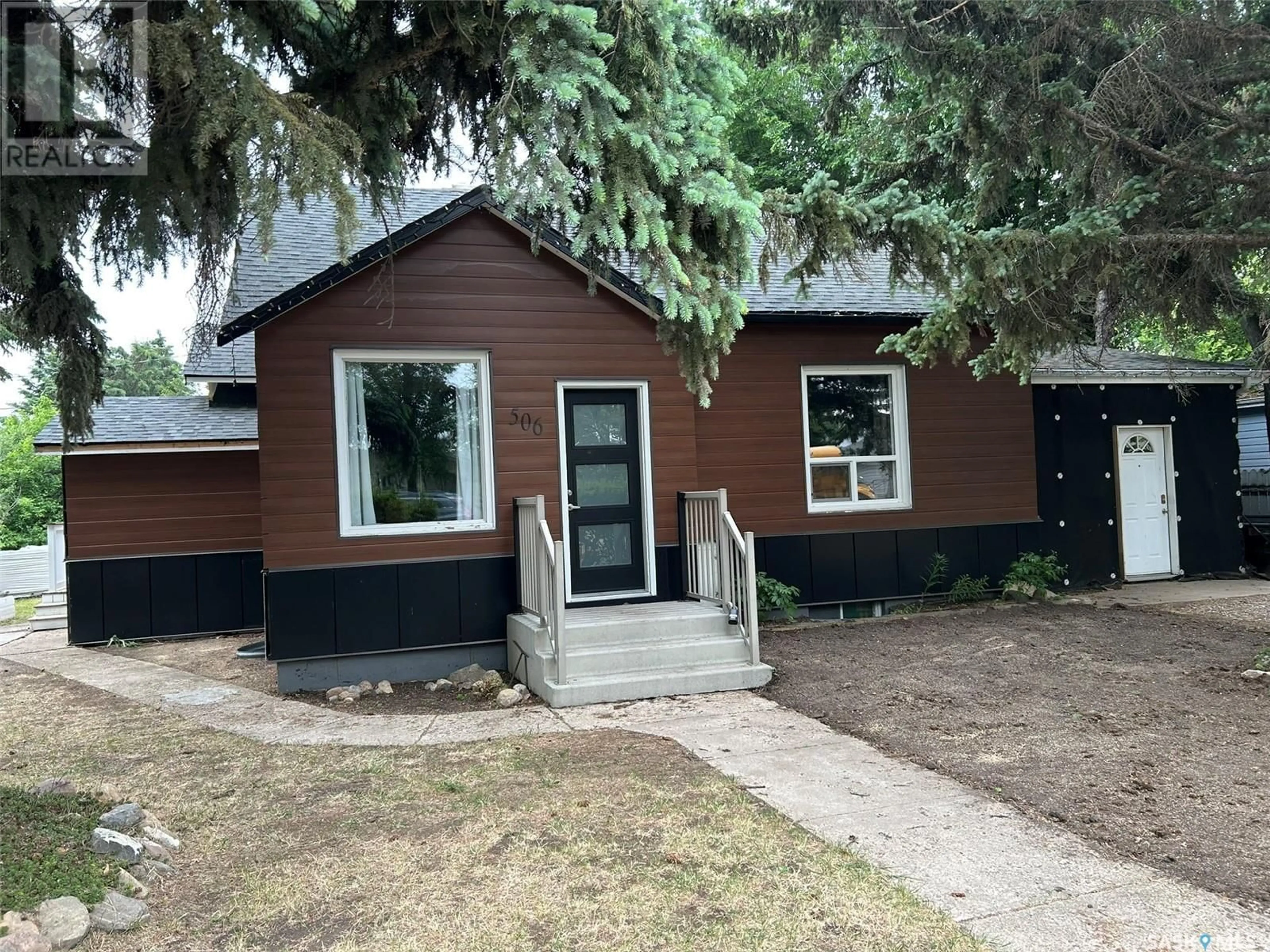 Home with vinyl exterior material, street for 506 1ST STREET, Hepburn Saskatchewan S0K1Z0