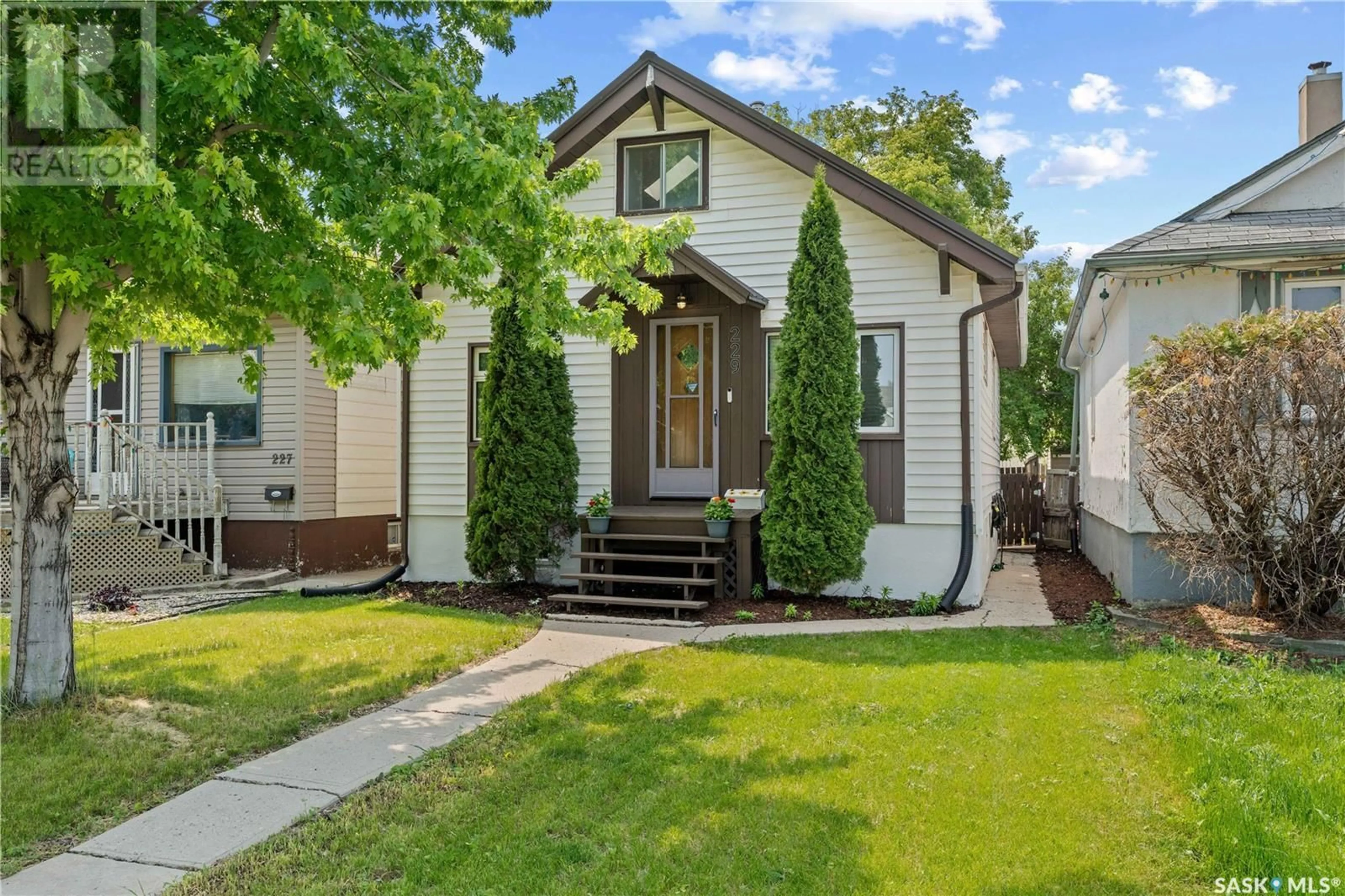 Home with vinyl exterior material, street for 229 COLLEGE AVENUE, Regina Saskatchewan S4N0W7