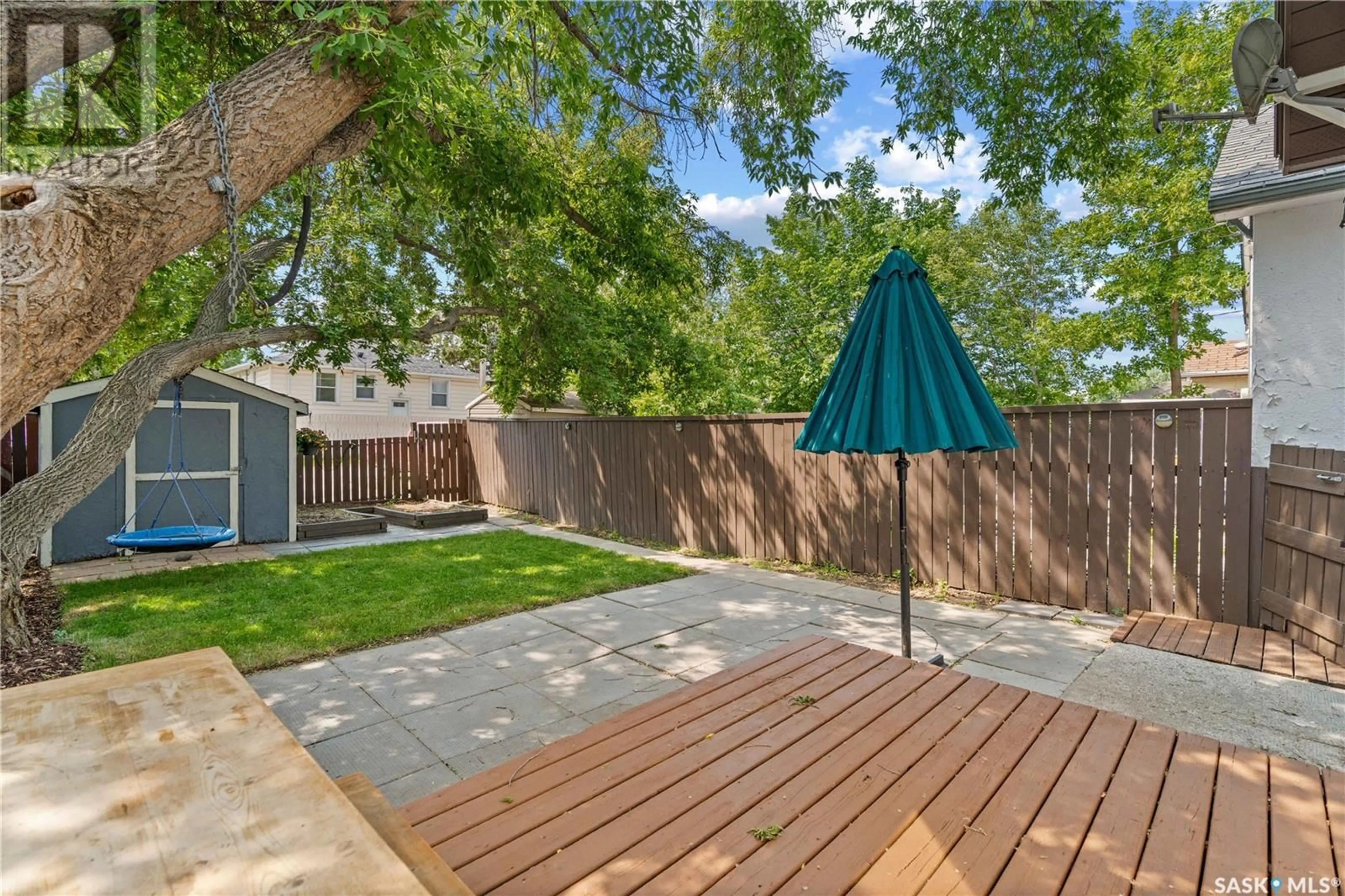 Patio, street for 229 COLLEGE AVENUE, Regina Saskatchewan S4N0W7