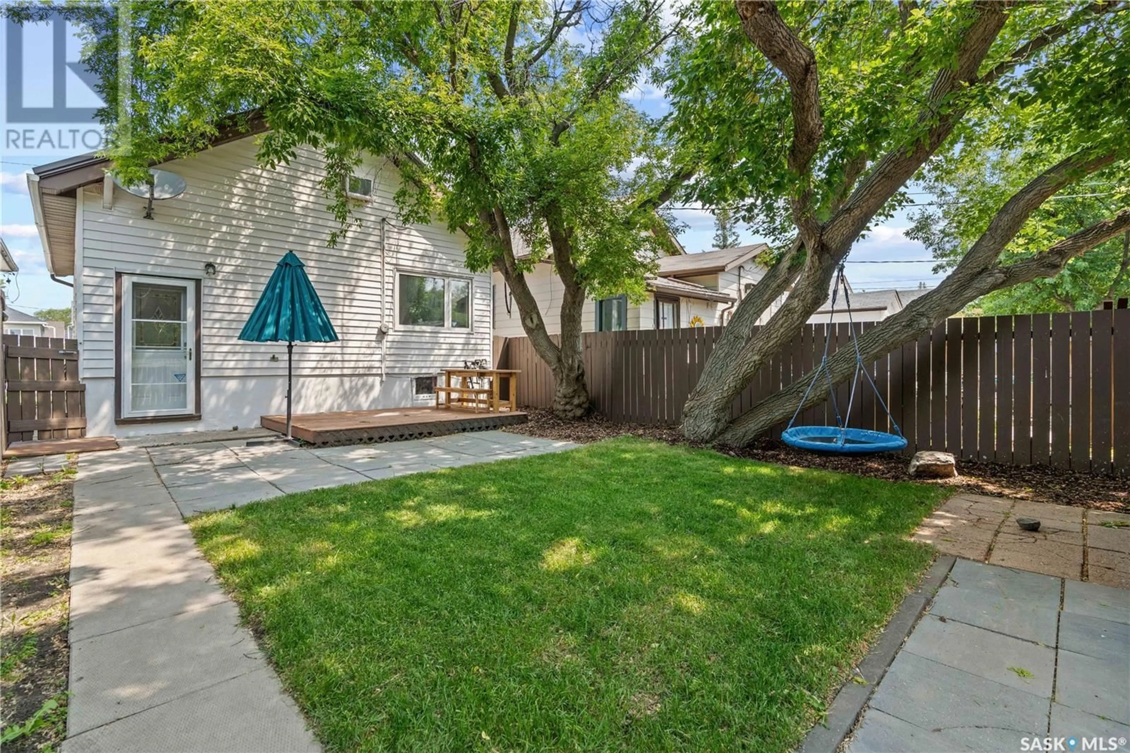 Patio, street for 229 COLLEGE AVENUE, Regina Saskatchewan S4N0W7