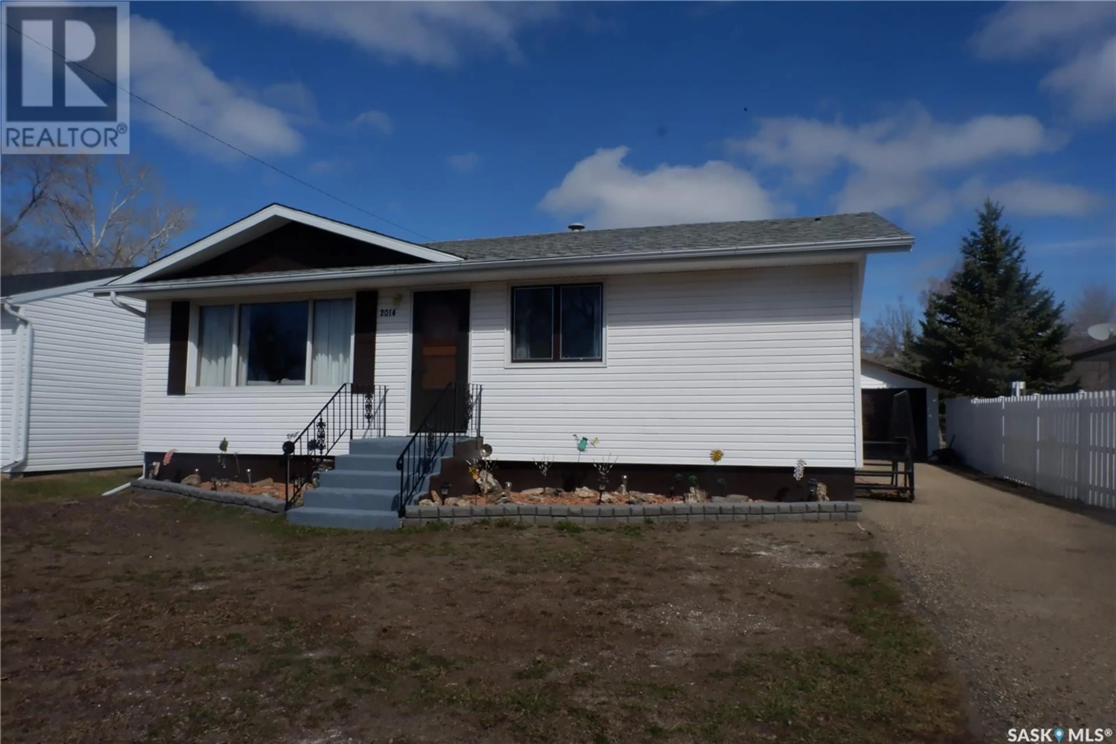 Home with vinyl exterior material, unknown for 2014 4TH STREET, Rockglen Saskatchewan S0H3R0