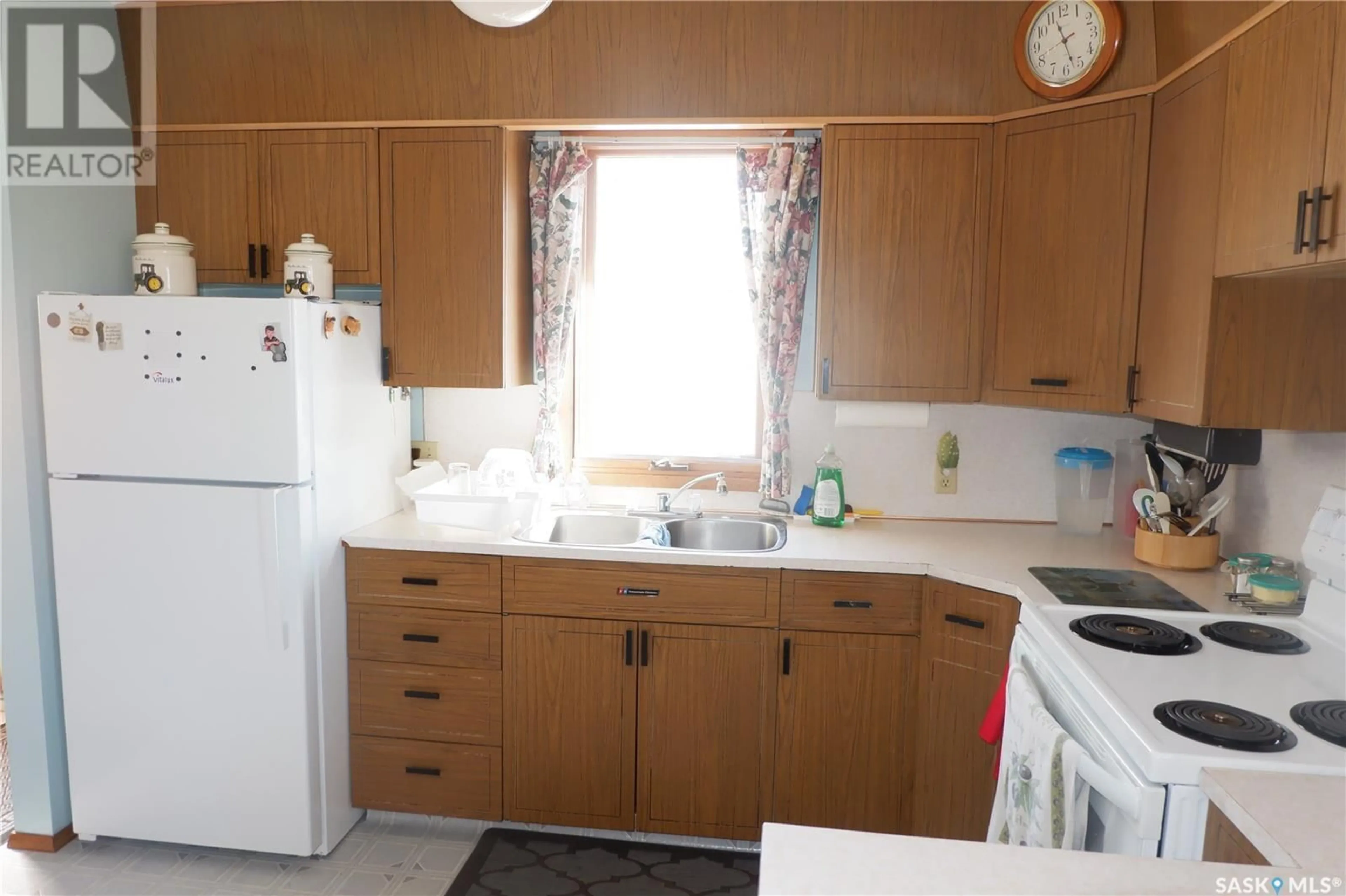 Standard kitchen, unknown for 2014 4TH STREET, Rockglen Saskatchewan S0H3R0