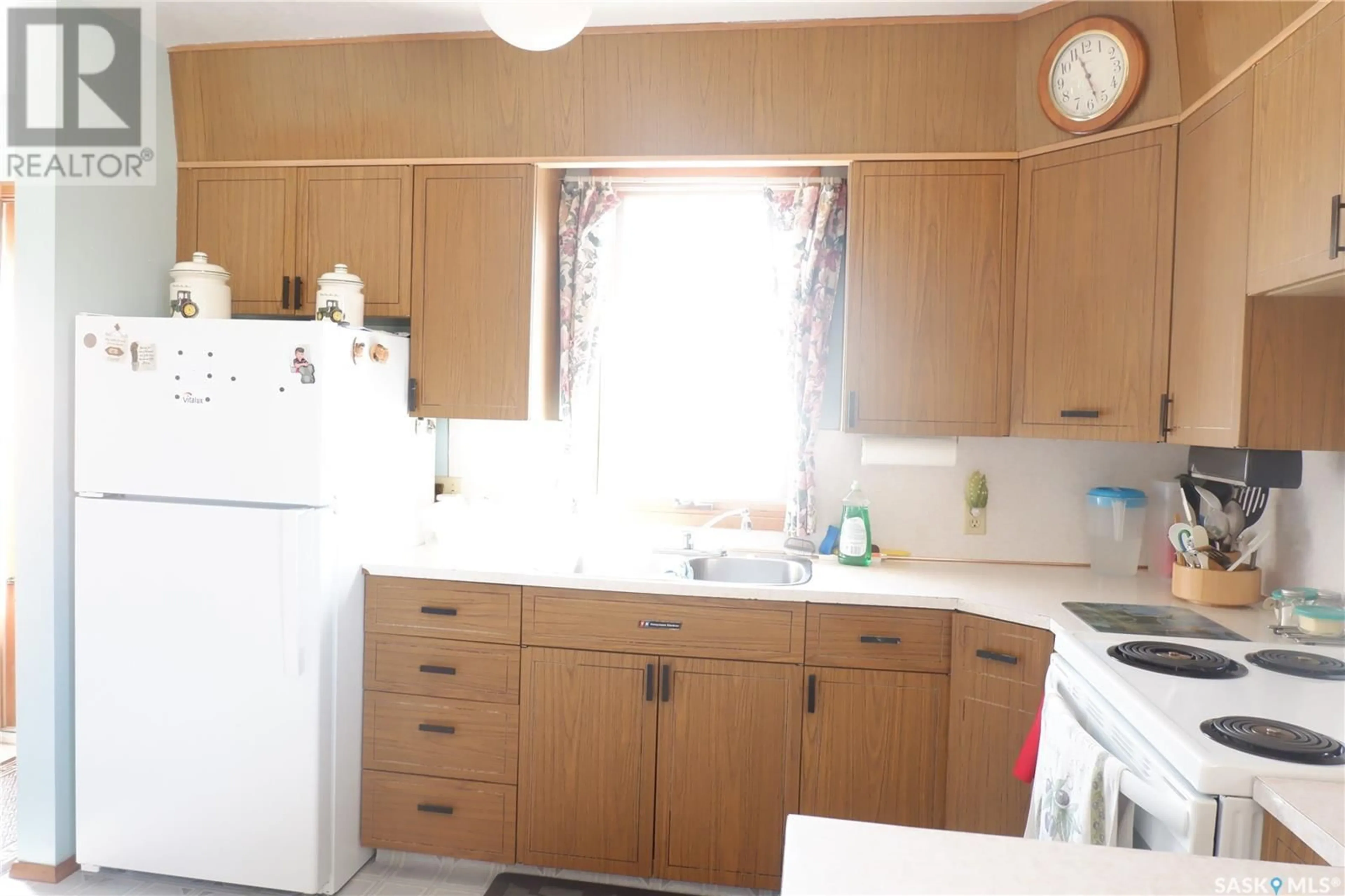 Standard kitchen, unknown for 2014 4TH STREET, Rockglen Saskatchewan S0H3R0