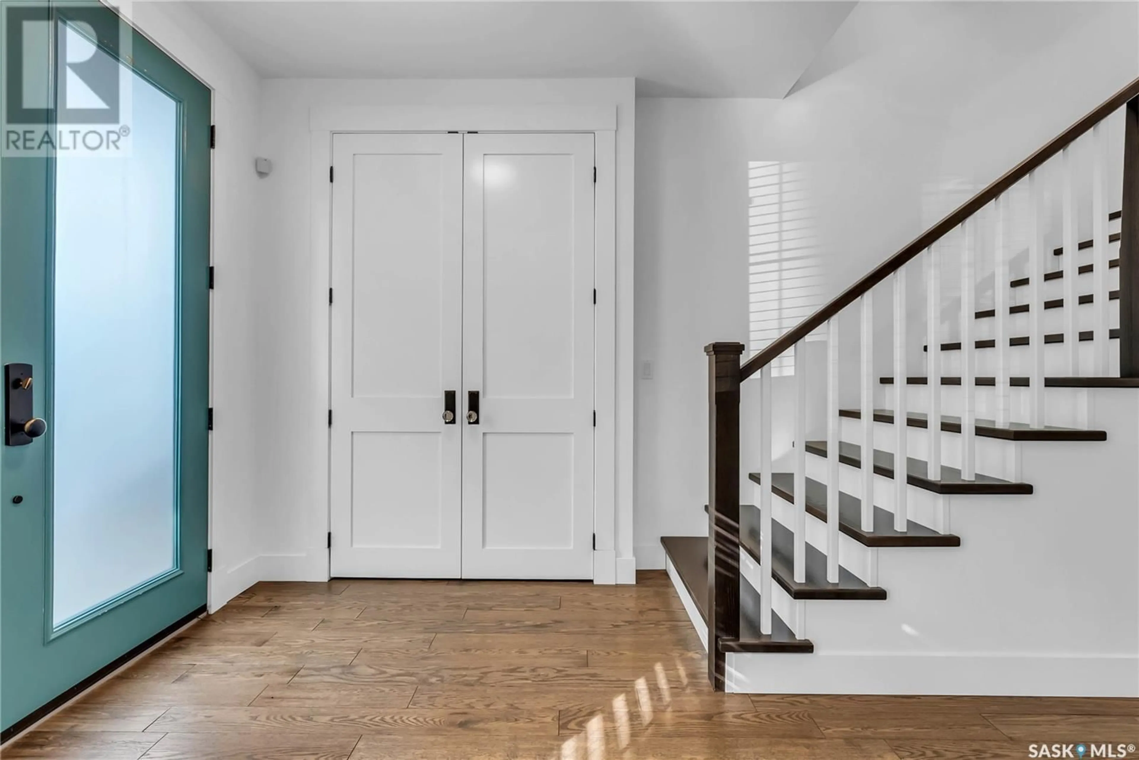 Indoor entryway for 811 COLONY STREET, Saskatoon Saskatchewan S7N0S2