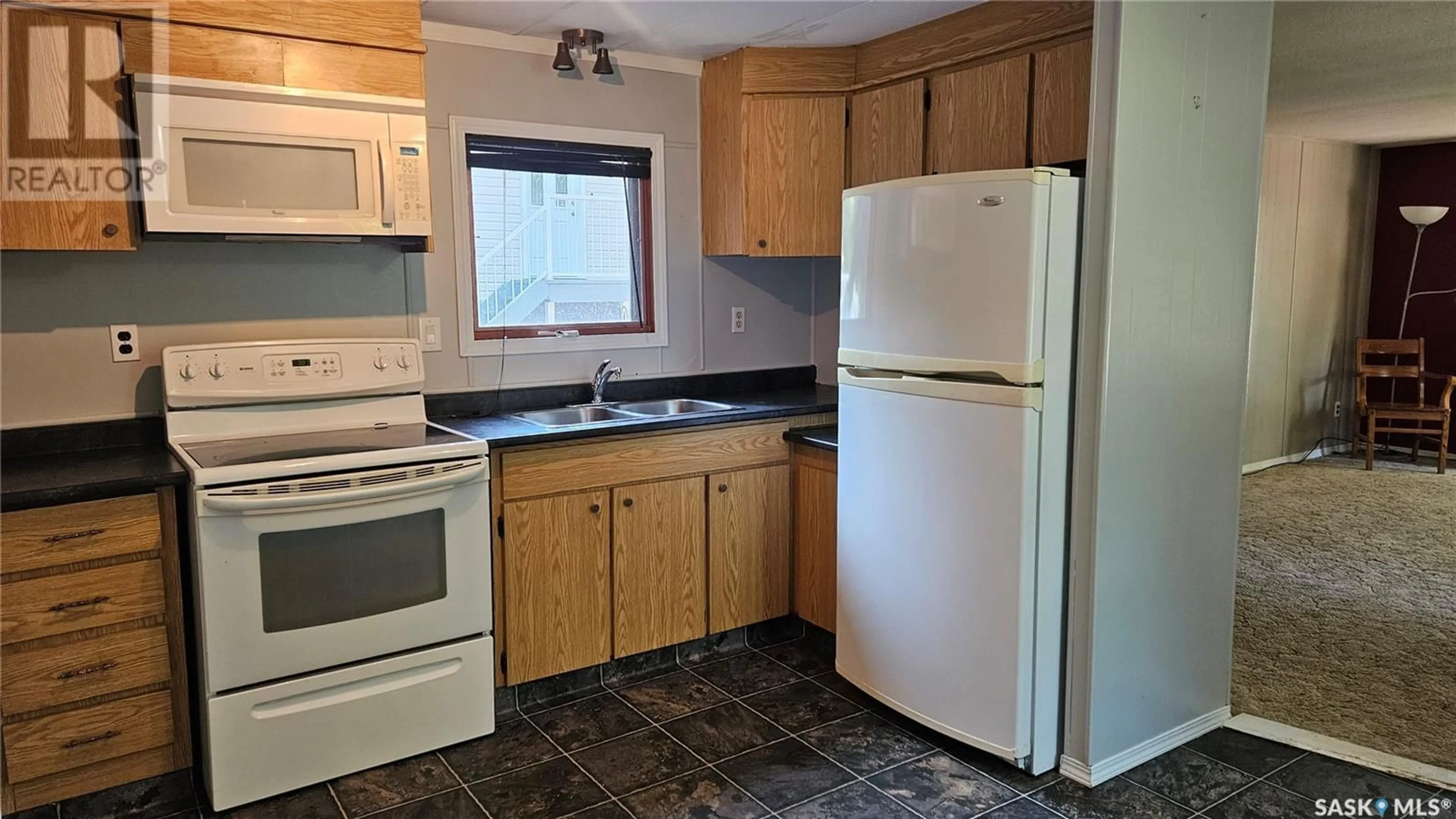 Standard kitchen, unknown for 702 4TH AVENUE, Cudworth Saskatchewan S0K1B0