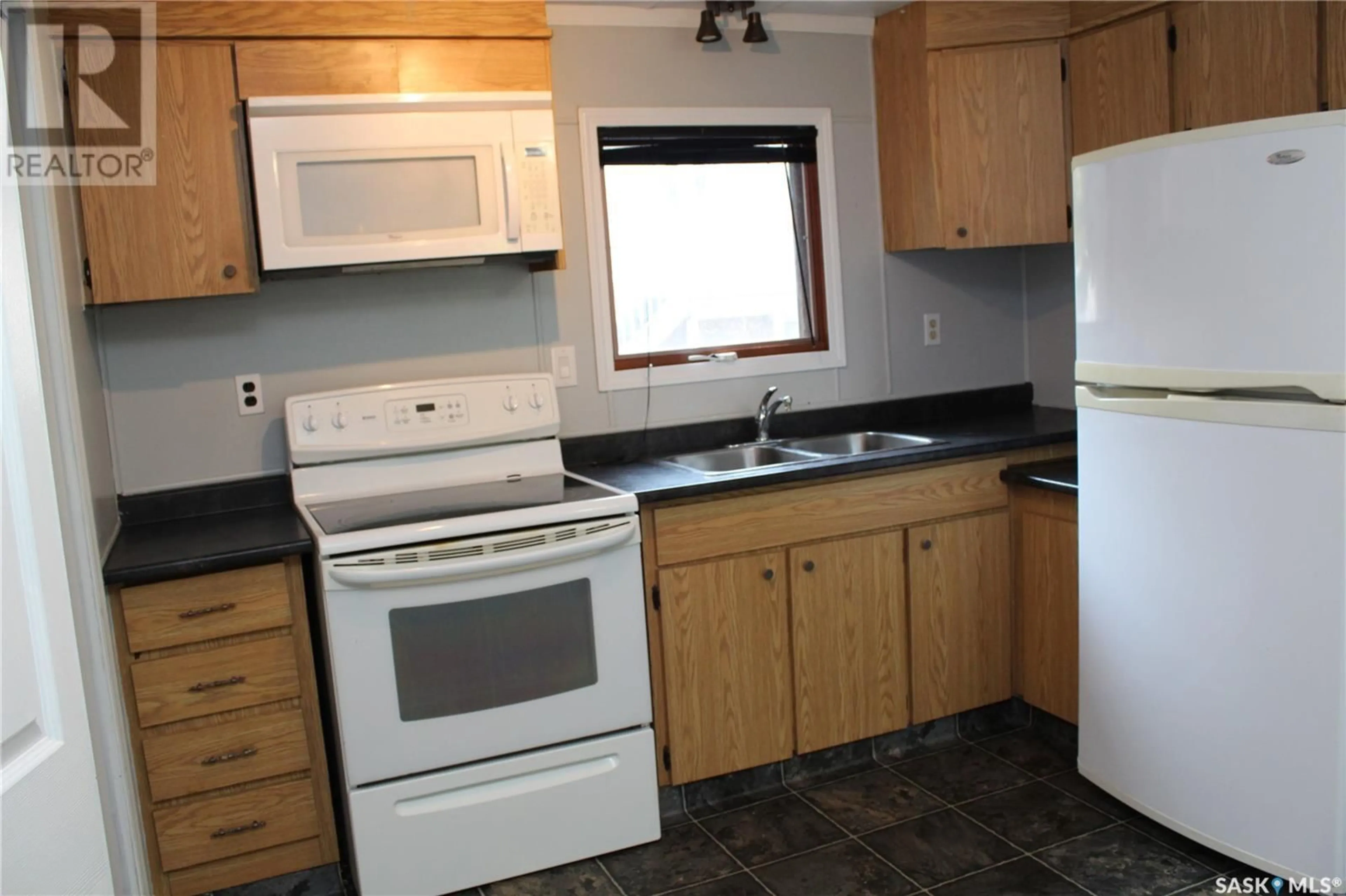 Standard kitchen, unknown for 702 4TH AVENUE, Cudworth Saskatchewan S0K1B0