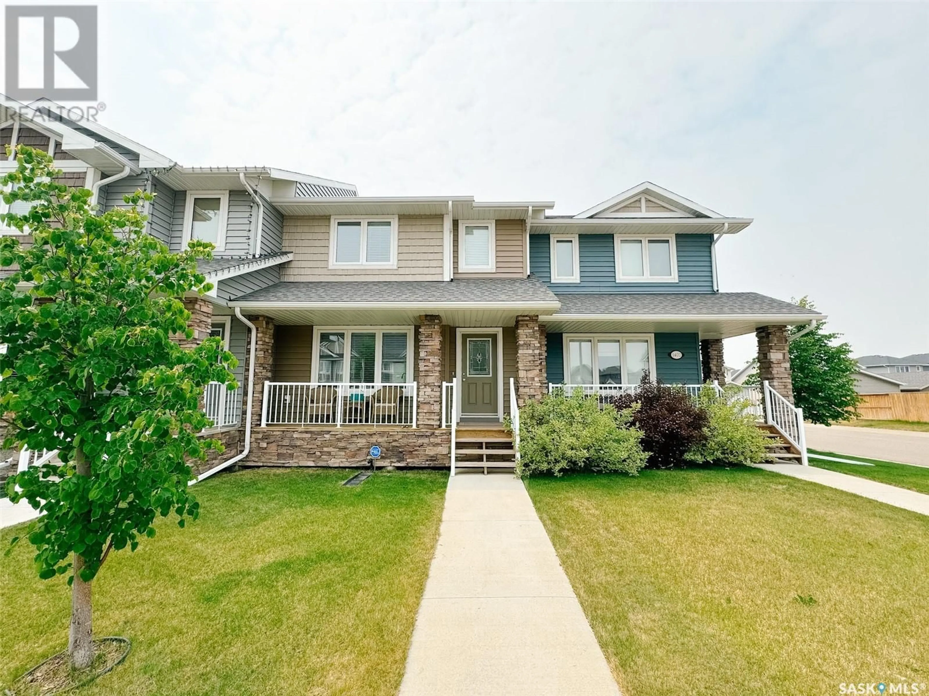 Home with vinyl exterior material, street for 1406 HUNTER ROAD, Saskatoon Saskatchewan S7T0T4