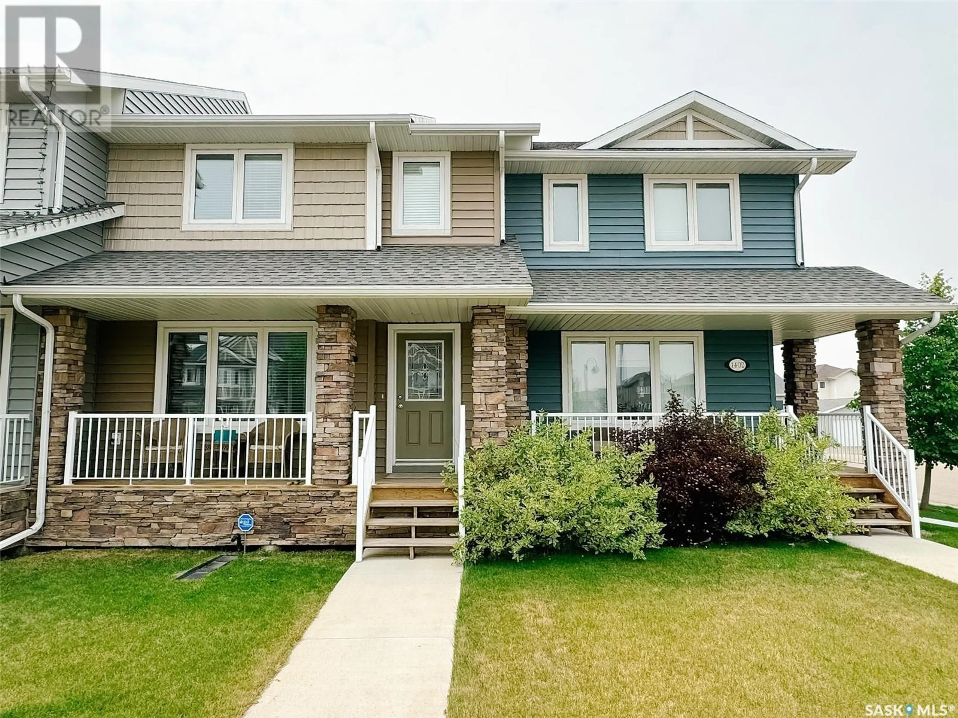 Home with vinyl exterior material, street for 1406 HUNTER ROAD, Saskatoon Saskatchewan S7T0T4